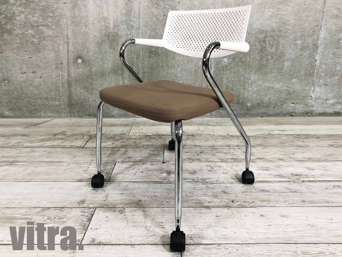 中古】 vitra/ヴィトラ スタッキングチェア 392931 - 中古オフィス家具