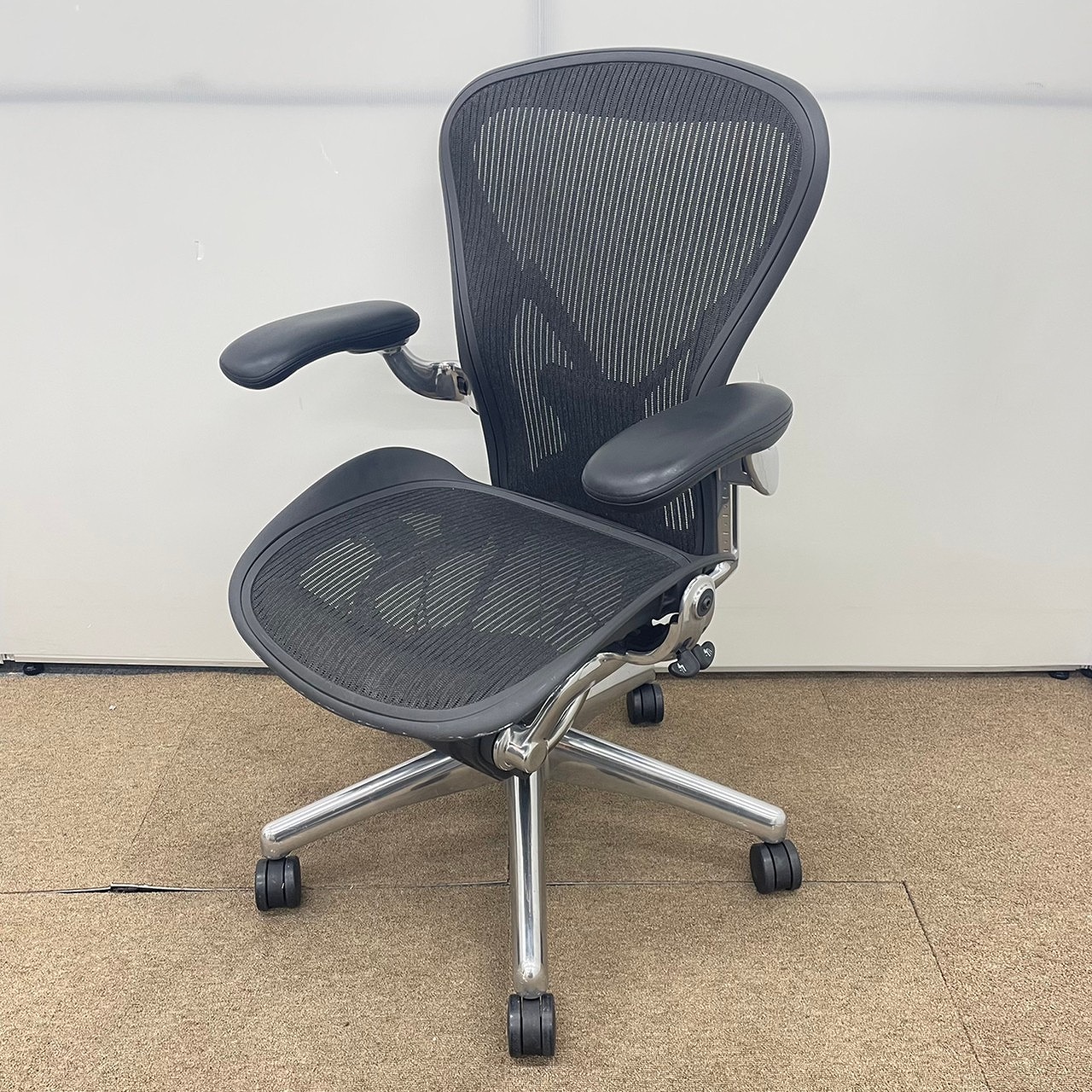 中古】アーロンチェア（ポスチャー フル装備） Herman Miller/ハーマンミラー 肘付ハイバックチェア 392964 -  中古オフィス家具ならオフィスバスターズ