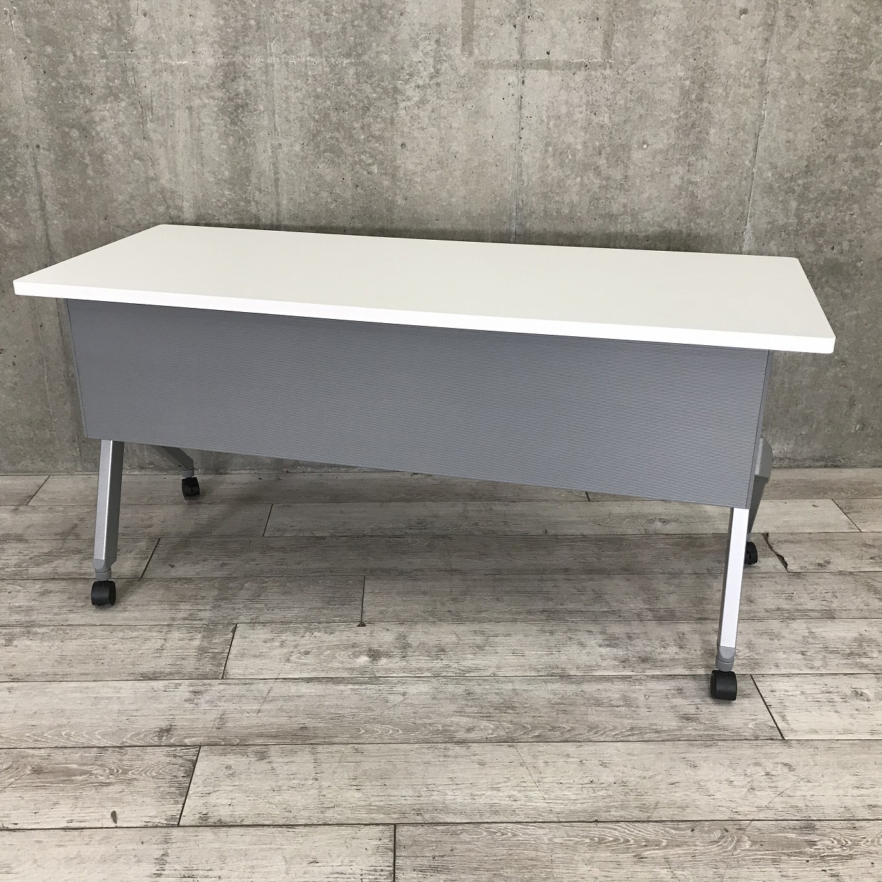 【コロナ禍でレイアウト変更しやすいと大人気！】オカムラ（okamura）フラプターシリーズ　スタックテーブル　幅1500㎜　■色：ホワイト　幕板付き
                        フラプター
                                    中古
            