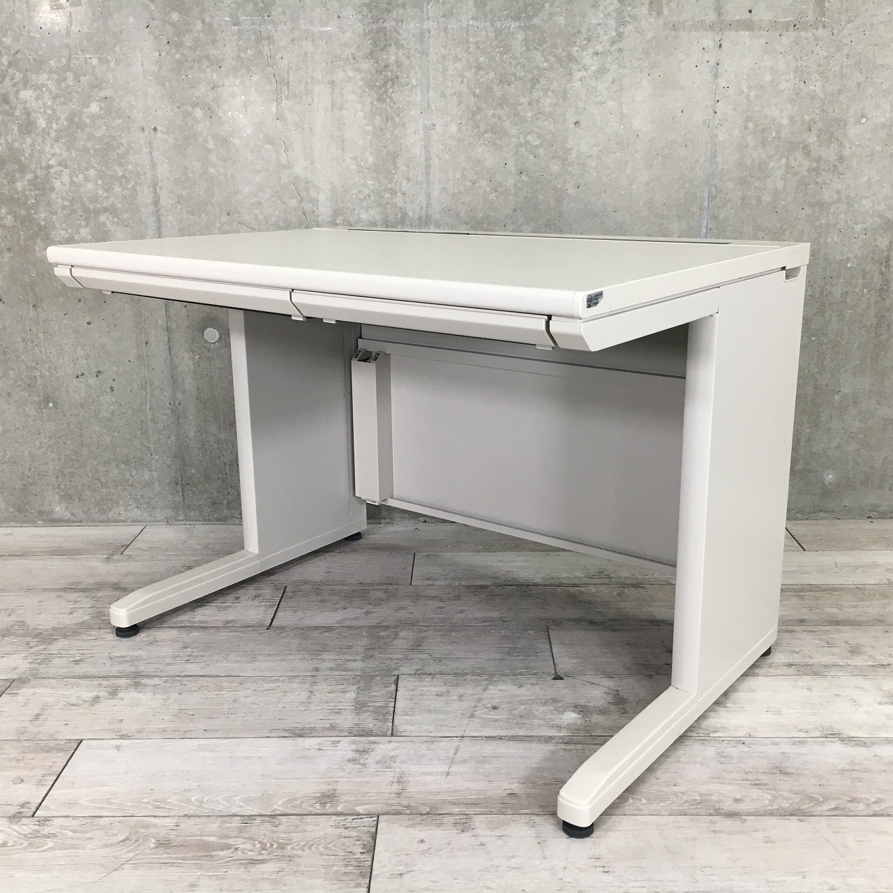 コクヨ　MX　平机『中古良品、プラ色あせあり』複数入荷！幅1400 中古】MXデスク コクヨ/KOKUYO 平机 393146 - 中古オフィス家具なら