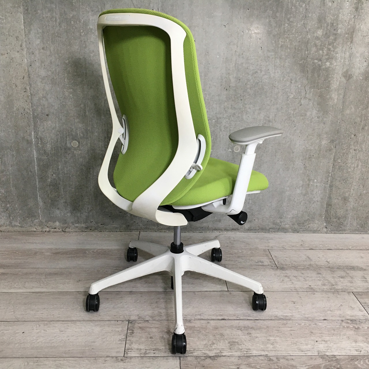 オカムラ　シルフィー　ハイバック　グリーン　ほぼ新品　美品 楽天市場】okamura/オカムラ シルフィー ハイバック ライム