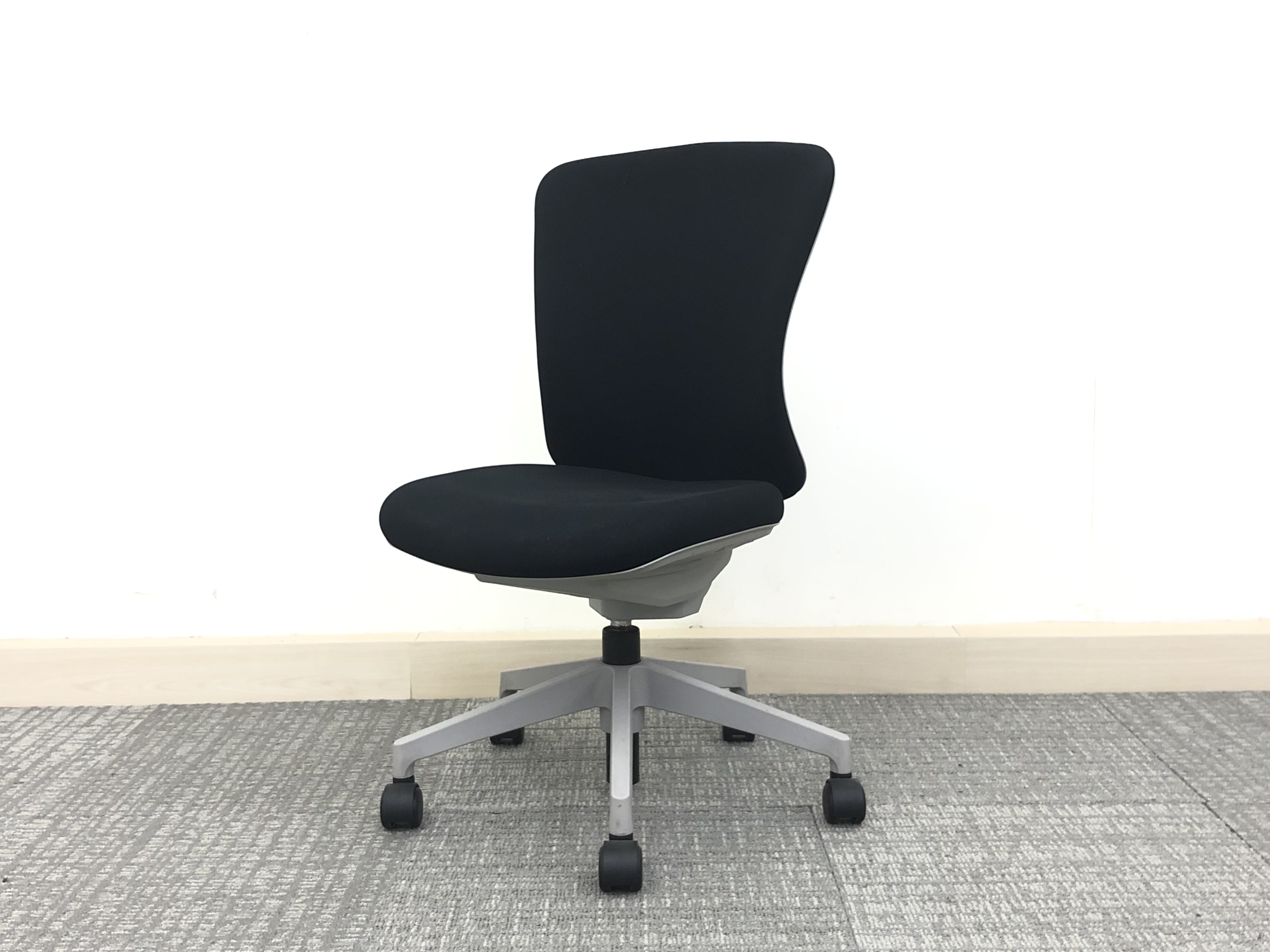 【1脚限定！】安い！便利！コンパクト！みんな仲良く揃いで◆イナバ製バルチェ
                        Valche
                                    中古
            