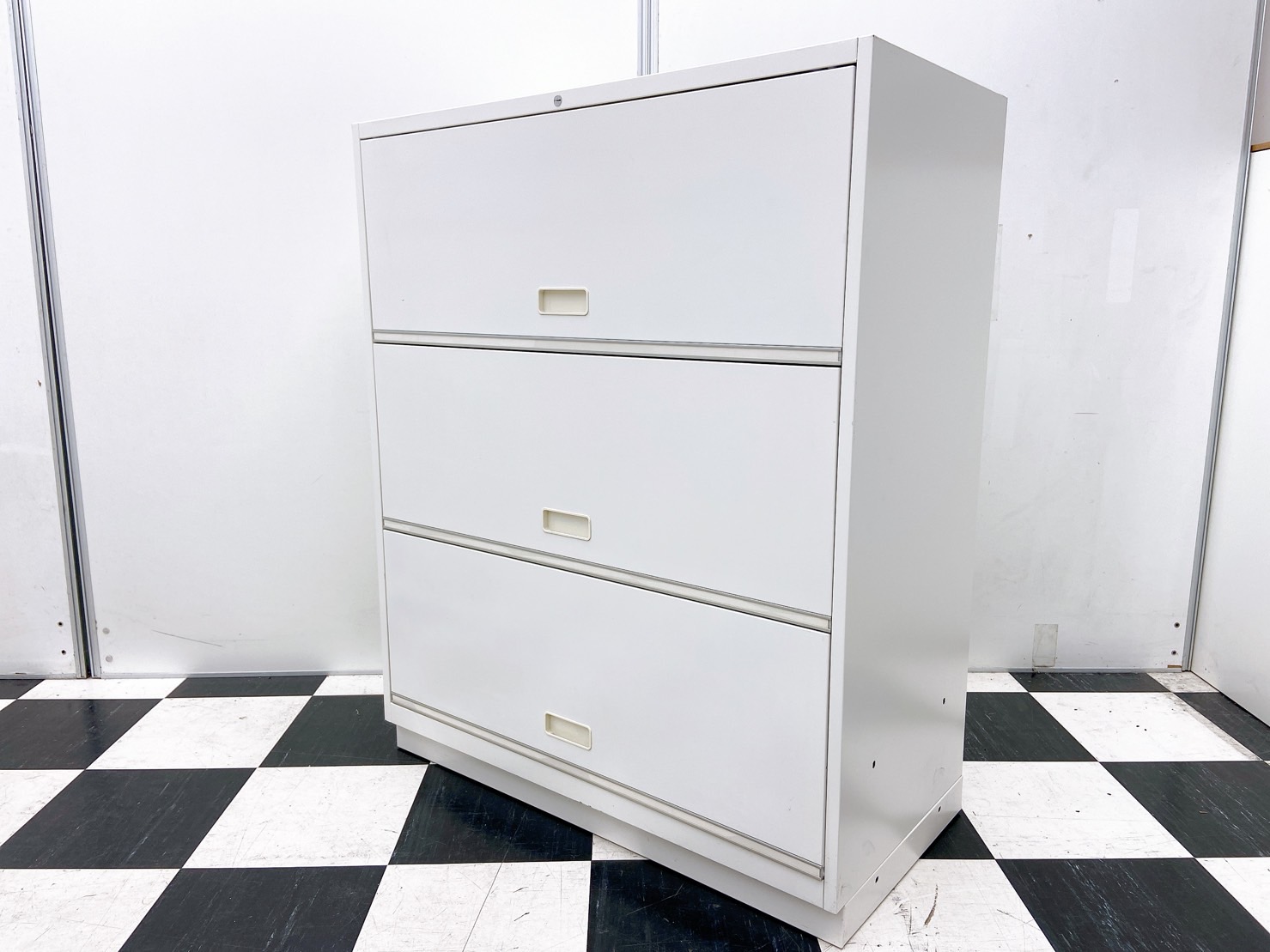 【￥17,640⇒￥14,200　商品入替20%OFF！】【レアなケンドン式！】イトーキ（ITOKI）シンライン　ケンドン式　■色：ホワイト　幅900㎜　奥行450㎜　【β2309】
                        シンライン
                                    中古
            