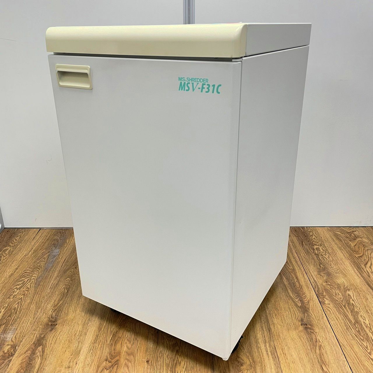 【現品限り・お早めにお問合せください】明光商会製　MSVシリーズ　MSV-F31C　業務用シュレッダー！！※現物画像※
                        MSVシリーズ
                                    中古
            