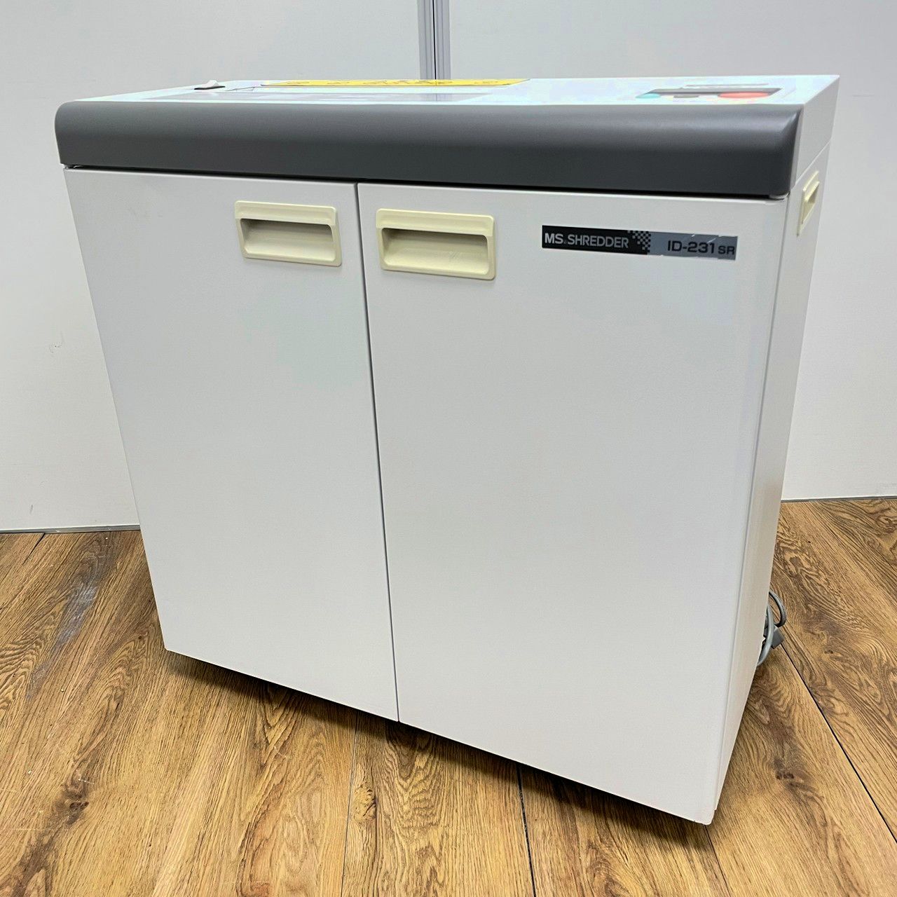 【現品限り】明光商会製　IDシリーズ　ID-231SR　業務用シュレッダー！！※現物画像※
                        IDシリーズ
                                    中古
            