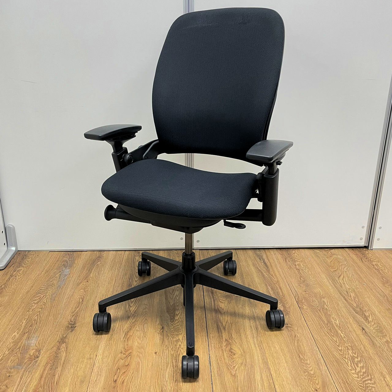 中古】リープV2 Steelcase/スチールケース 肘付ハイバックチェア