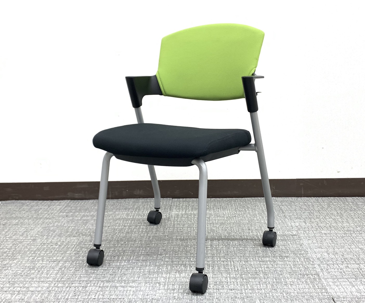 【30脚大量入荷】ミーティングチェア売れ筋No.1 移動ラクラクキャスター付き※背もたれグリーンタイプ◆コクヨ製
                        プロッティチェア
                                    中古
            