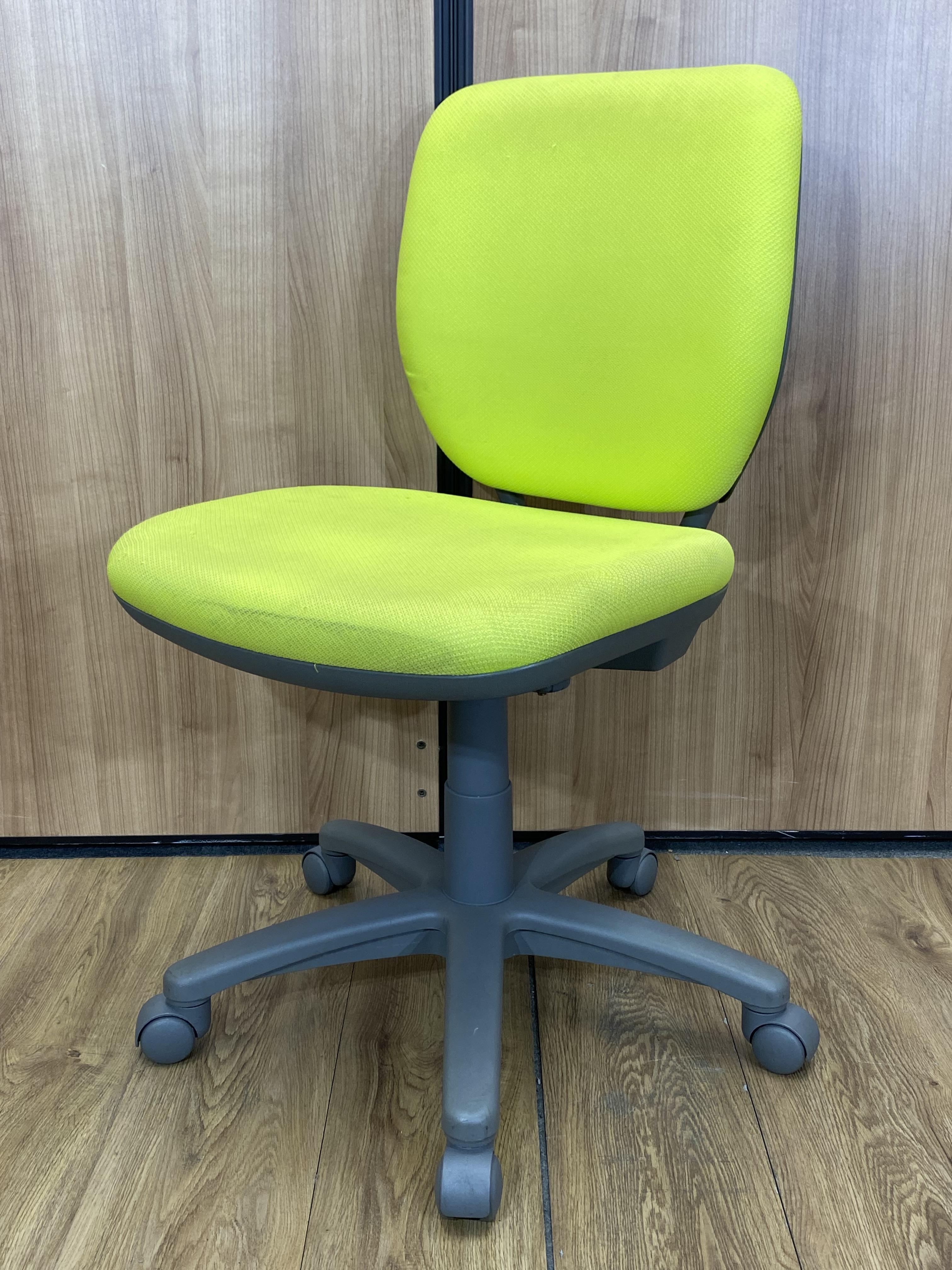 4脚入荷　肘無しローバックチェア　◆オカムラのヴィラージュチェア
                        ヴィラージュチェア
                                    中古
            