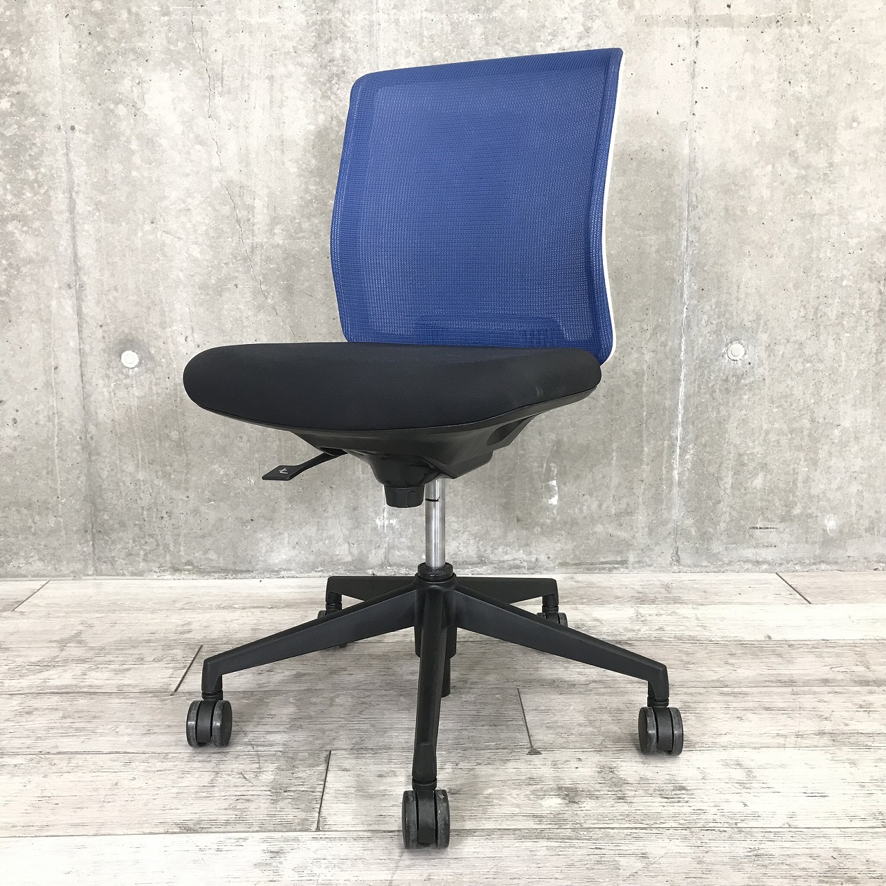 格安NEWウチダ　CARiSSA/カリッサ　メッシュ　デスクチェア　シンプルデザイン　ハイシート　ドラフティングベース　オフィスチェア　事務椅子 メッシュ張り