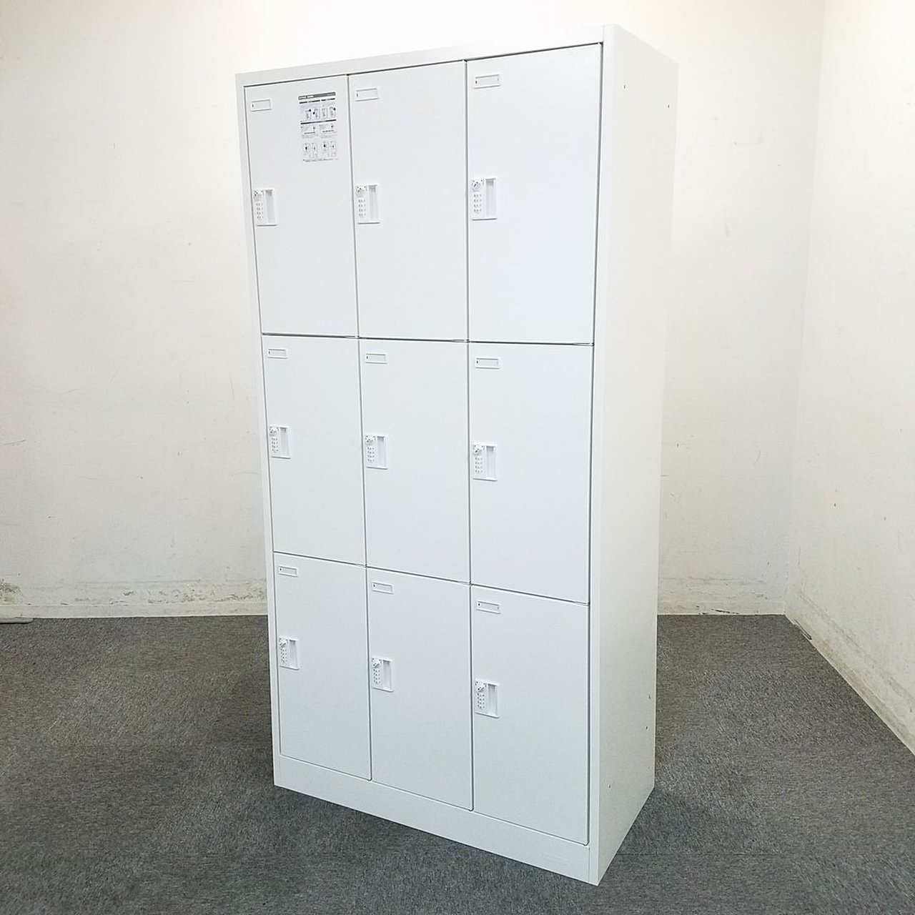 【1台限定！！】【希少品】ジムなどに最適！人気のダイヤル式9人用ロッカー入荷！！オカムラ/FZシリーズ
                        FZタイプ
                                    中古
            