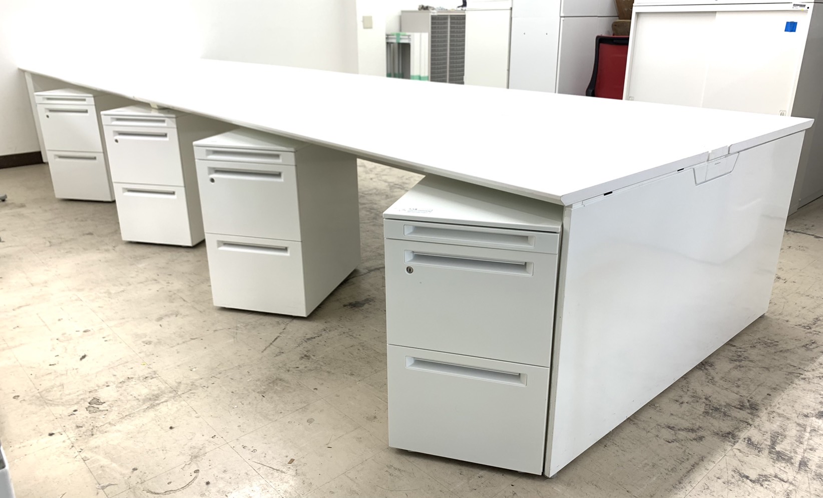 【幅4800㎜】レイアウト変更必須アイテムフリアドデスク※パネル脚ホワイト＆ワゴン8台セット◆オカムラ製（MG99）
                        プロユニットフリーウェイ
                                    中古
            