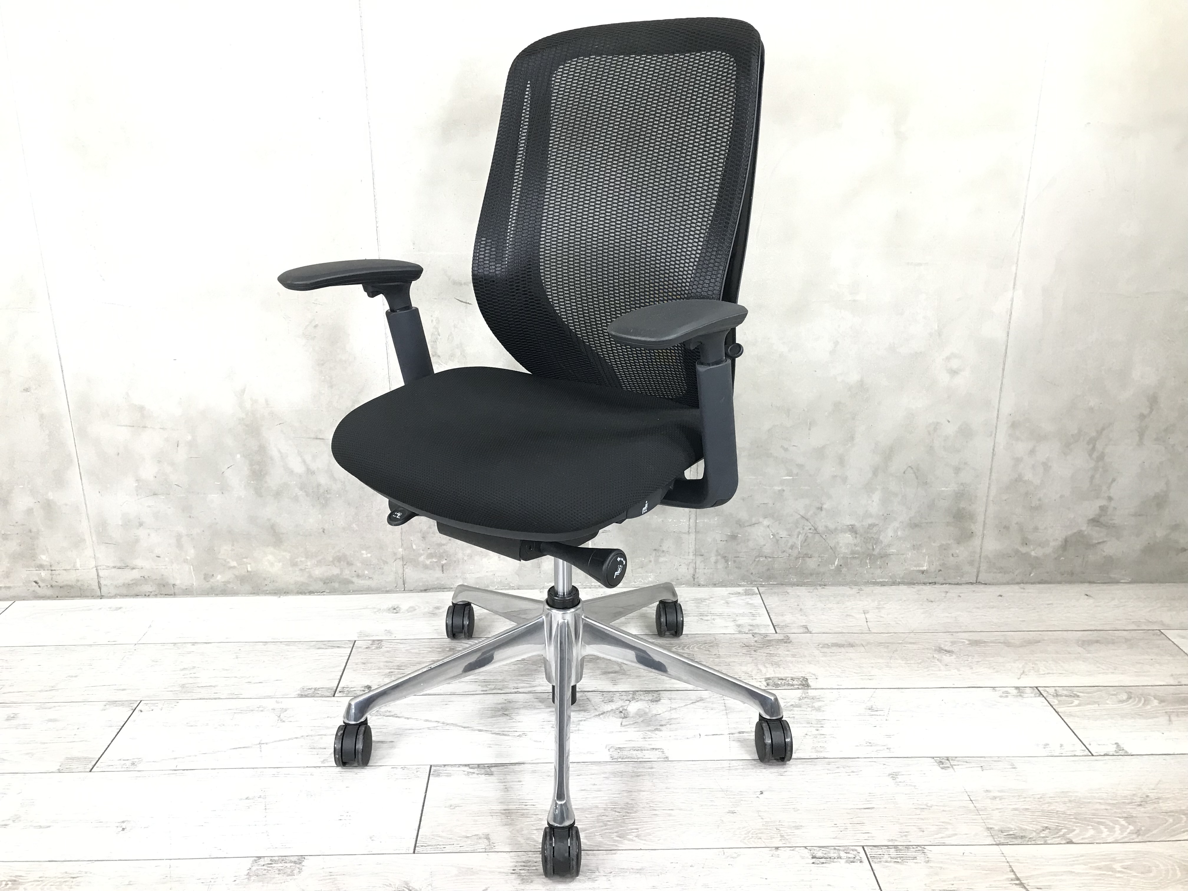 【KS】肘新品！オカムラで1番の売れ筋！シルフィ　前傾姿勢機能付きで有名な高機能チェアが入荷！
                        シルフィーメッシュ
                                    中古
            