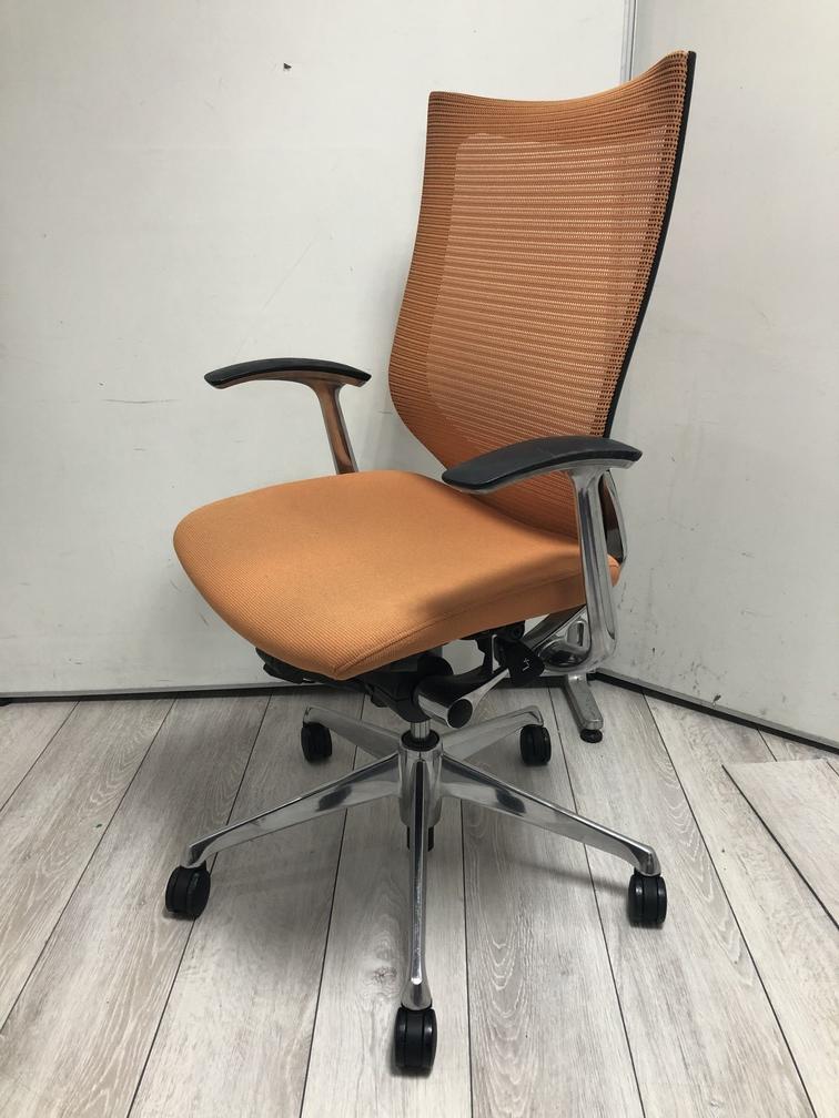 高級チェアの代表格「Baron(バロン)」ポップなオレンジカラー！・デザインアームタイプ/ポリッシュ
                        バロンメッシュチェア
                                    中古
            