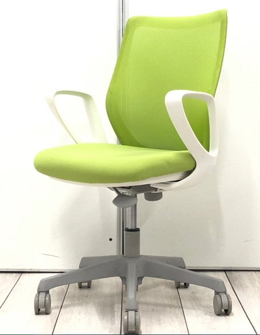 【腰への負担を減らすS字形状！】■オカムラ製　シージーエムチェア　肘付　ライムグリーン　
                        CG-M パッド
                                    中古
            
