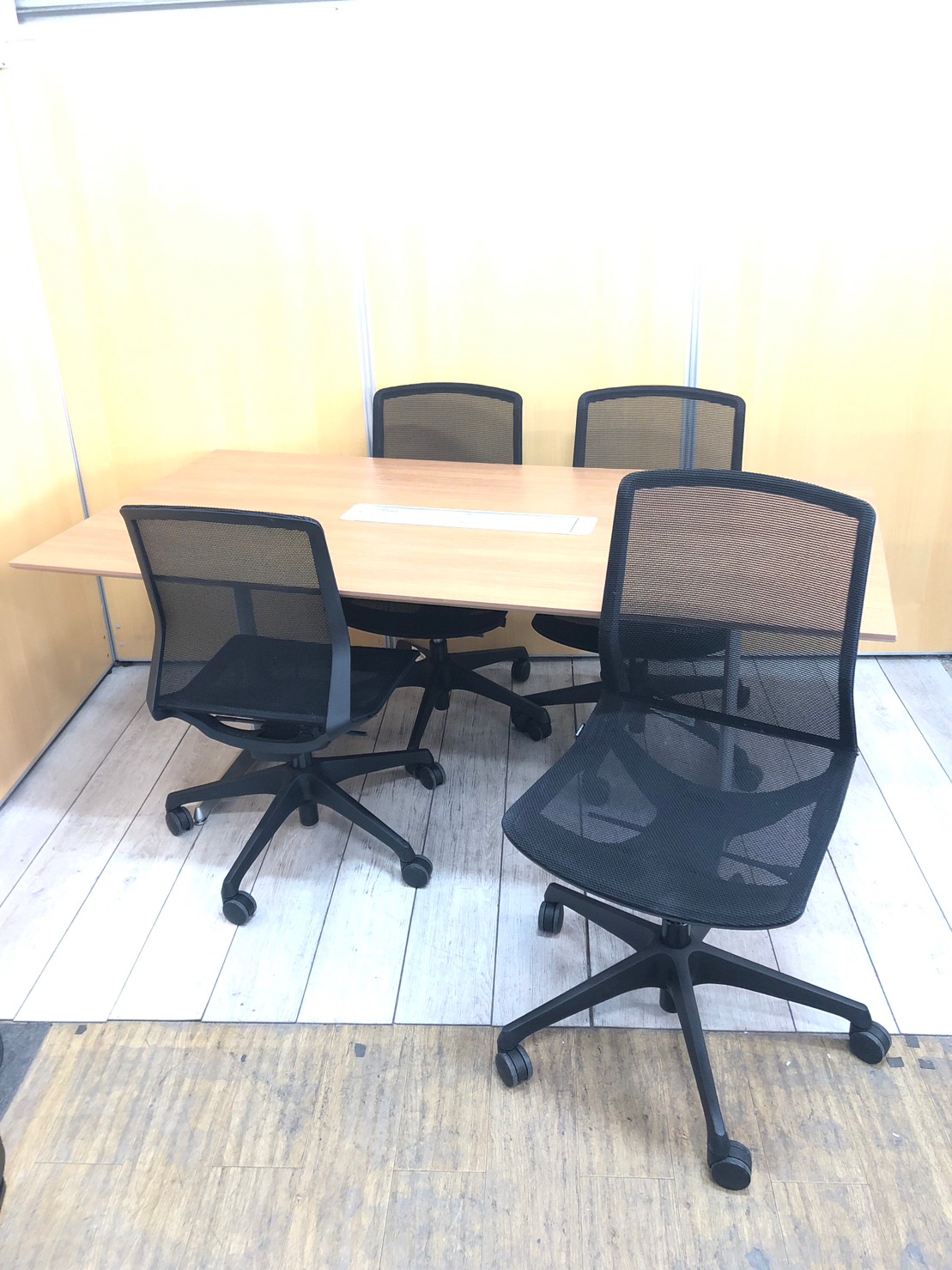 【限定1セット】オカムラの高級感漂うミーティングセット！
                        その他シリーズ
                                    中古
            