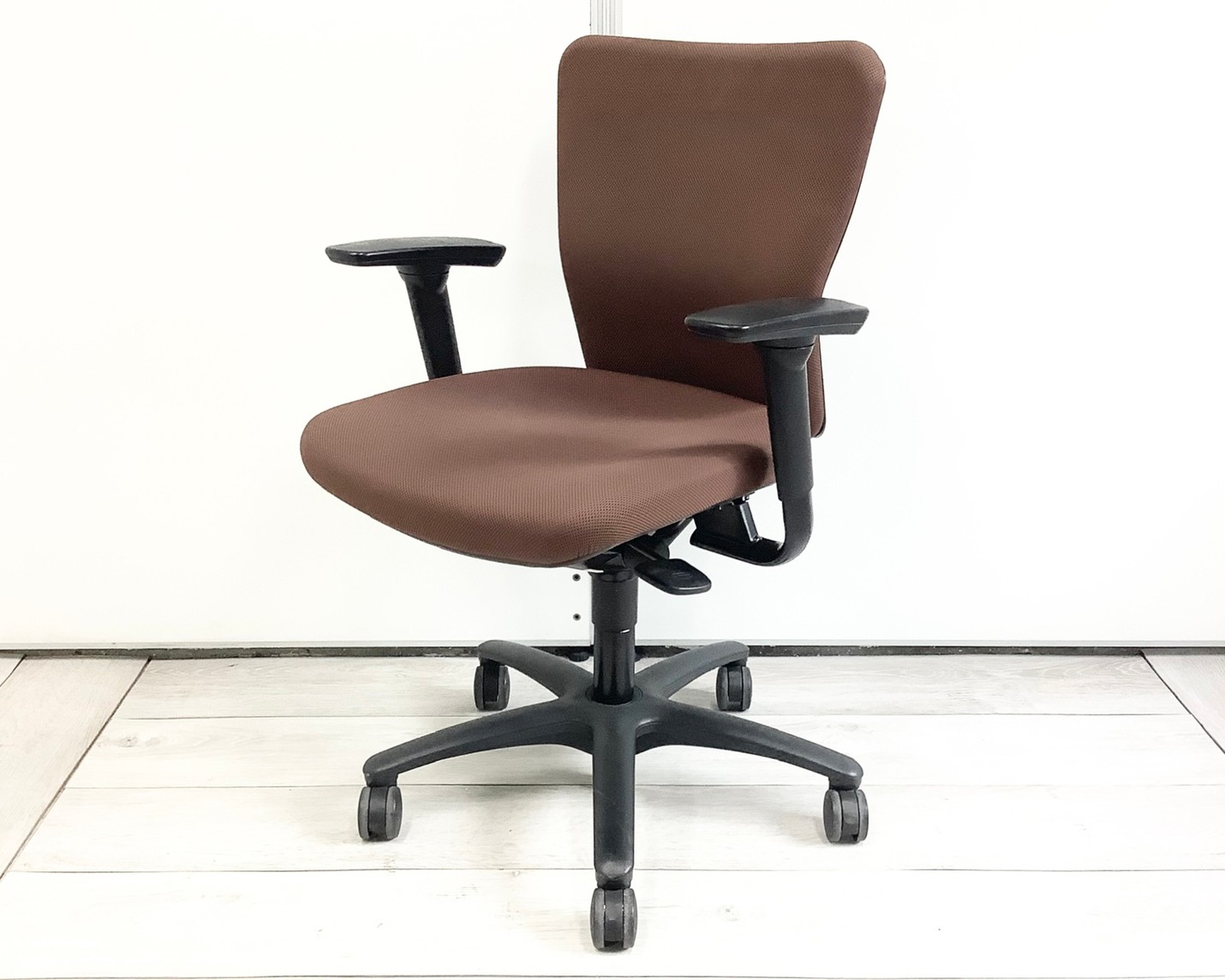 【ブラウンカラー】希少なカラーのチェア入荷しました！
                        カロッツァチェア
                                    中古
            