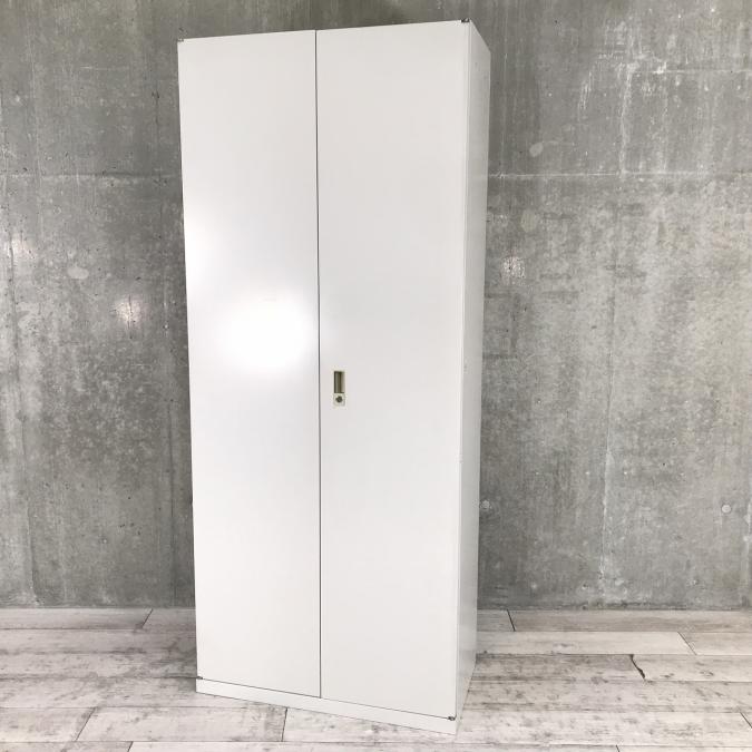 【オフィス書類をスッキリ整理！】■オカムラ製　両開き書庫　H2150mm　■大容量！ハイキャビネット　A00882118
                        42シリーズ
                                    中古
            