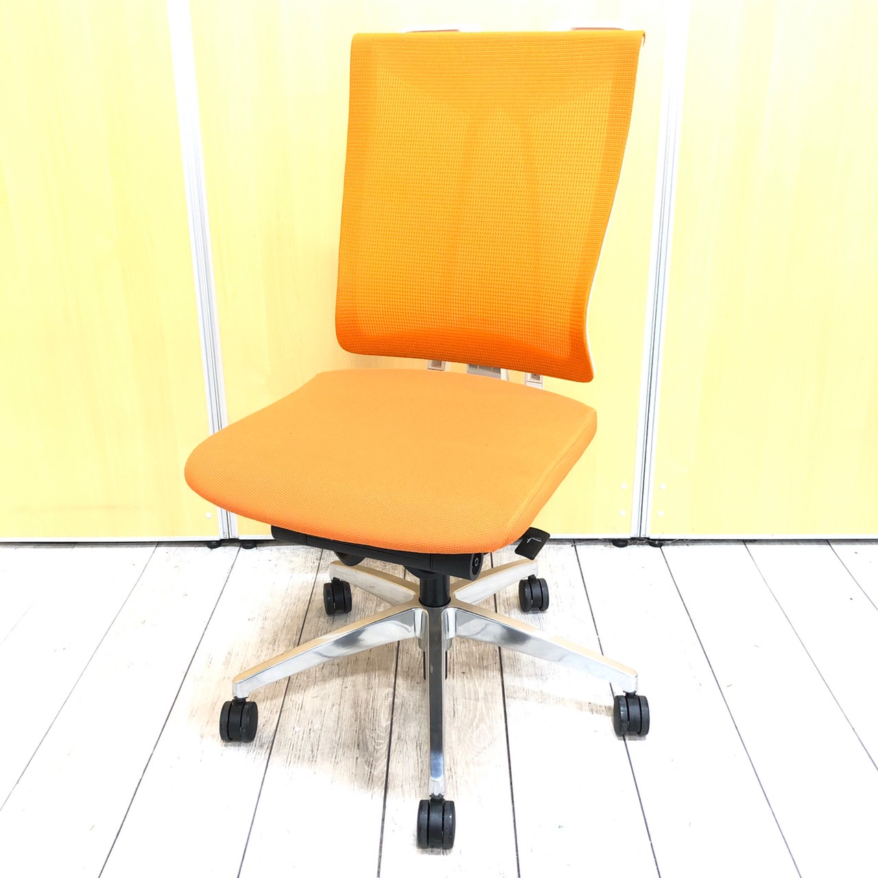 【セレーオチェア入荷！！】　イトーキ　セレーオ　高級チェア　オレンジ　肘無ハイバック
                        セレーオチェア
                                    中古
            