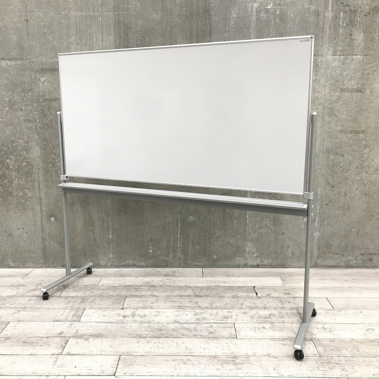 【凹み有】【ミーティングの必需品！】■オカムラ製　脚付ホワイトボード　W1800mm
                        その他シリーズ
                                    中古
            