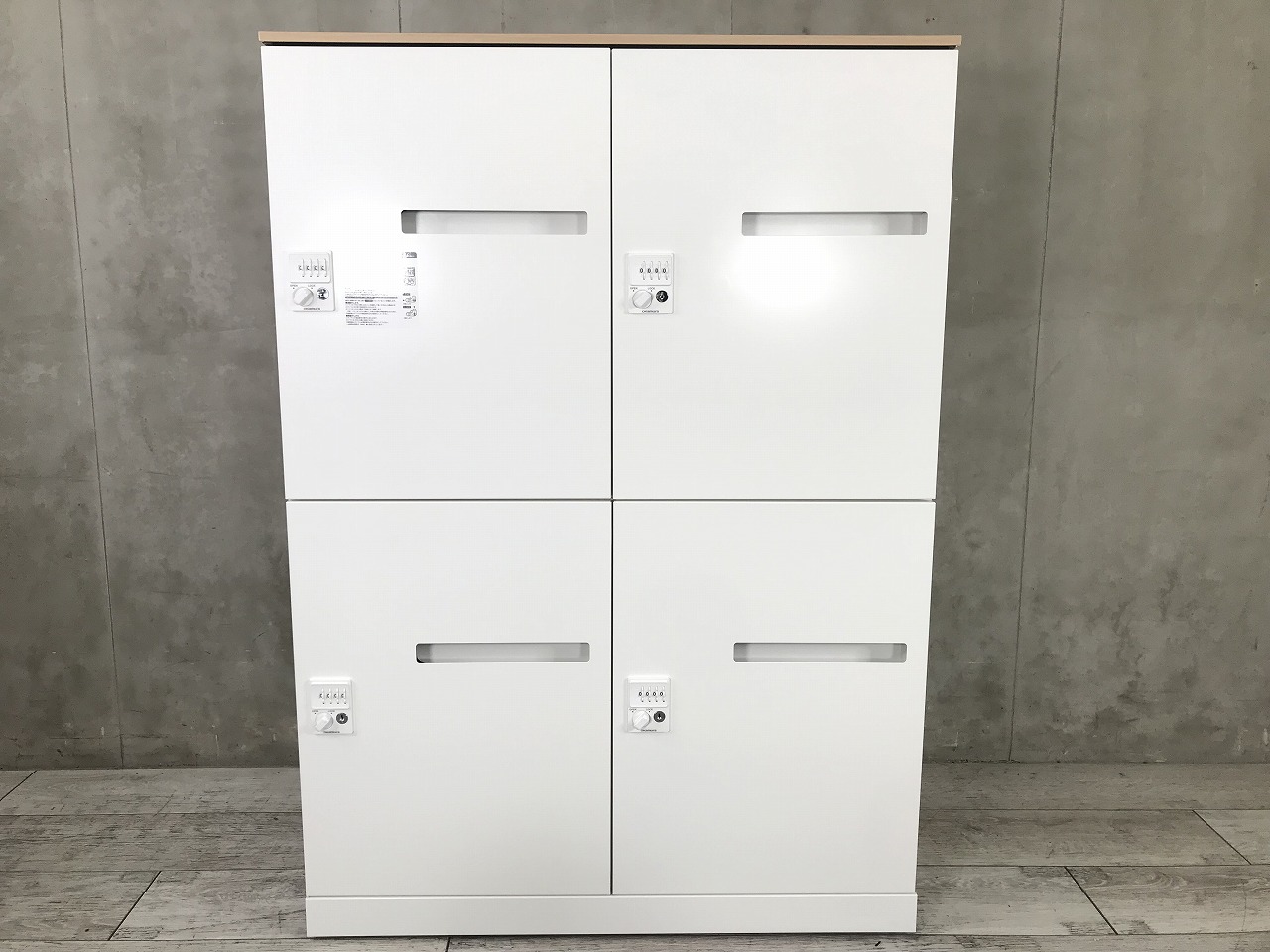 【在庫入替セール（本在庫限定価格）】■オカムラ製　4人用パーソナルロッカー　ダイヤル錠タイプ【便利なメールポスト付！】A00870312
                        レクトラインロッカー
                                    中古
            