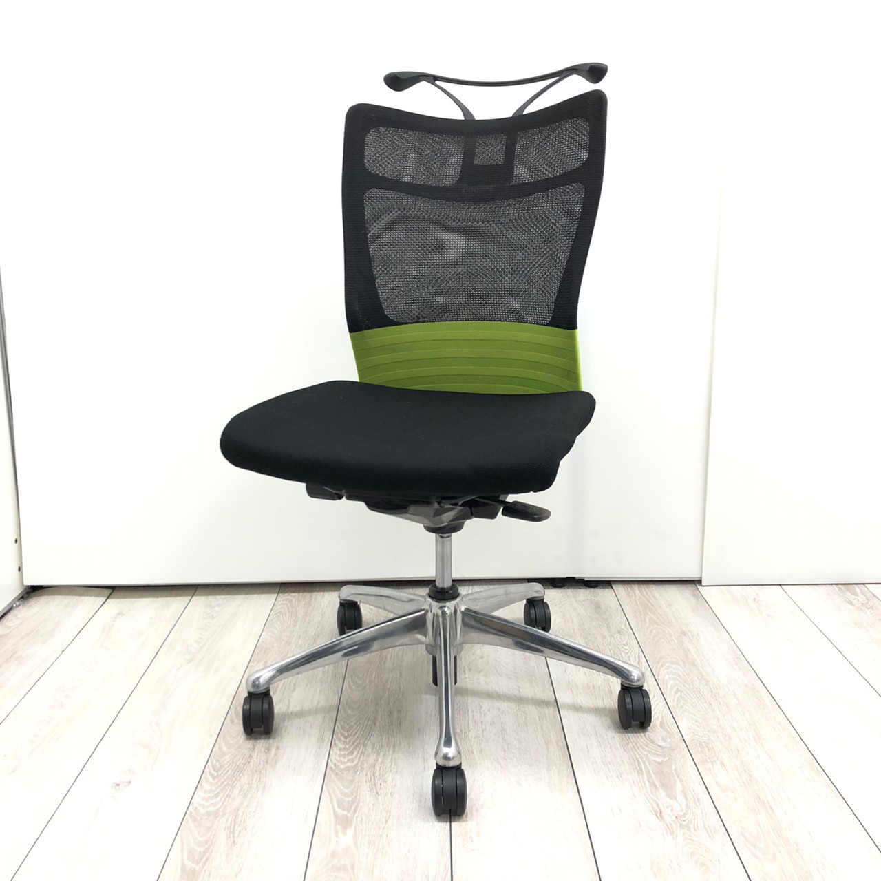 【絶大なる安心感、これぞバロンドール級のチェア！！】オカムラ製！/フィーゴ【あなたのデスクワークをアシストします！】
                        フィーゴメッシュチェア
                                    中古
            