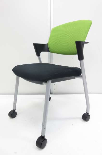 【8脚入荷】【休憩室等にオススメ!!】明るいカラーのスタッキングチェア!!グリーン×ブラックのツートンカラー!!
                        プロッティチェア
                                    中古
            