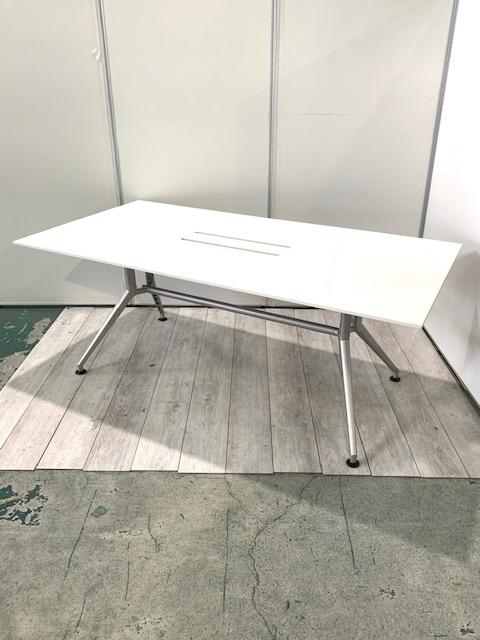 【在庫入替セール】【1台限定】高級感溢れるテーブルです！使いやすい1800mm！/イトーキ/ホワイト
                        DD
                                    中古
            