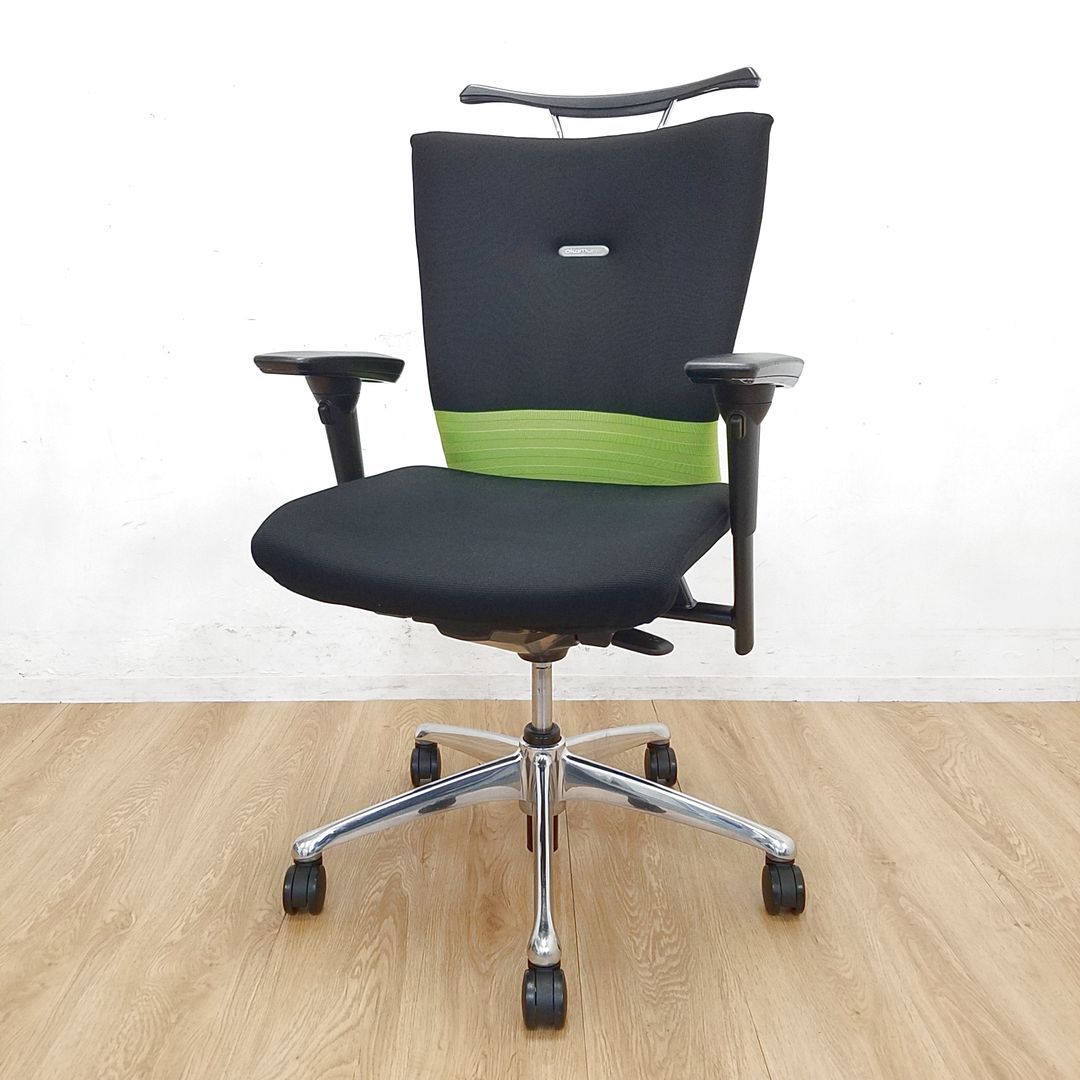 【快適な座り心地で作業効率アップ！】■オカムラ製　フィーゴチェア　可動肘付　シームレスタイプ　ライムグリーン　ハンガー付
                        フィーゴチェア
                                    中古
            