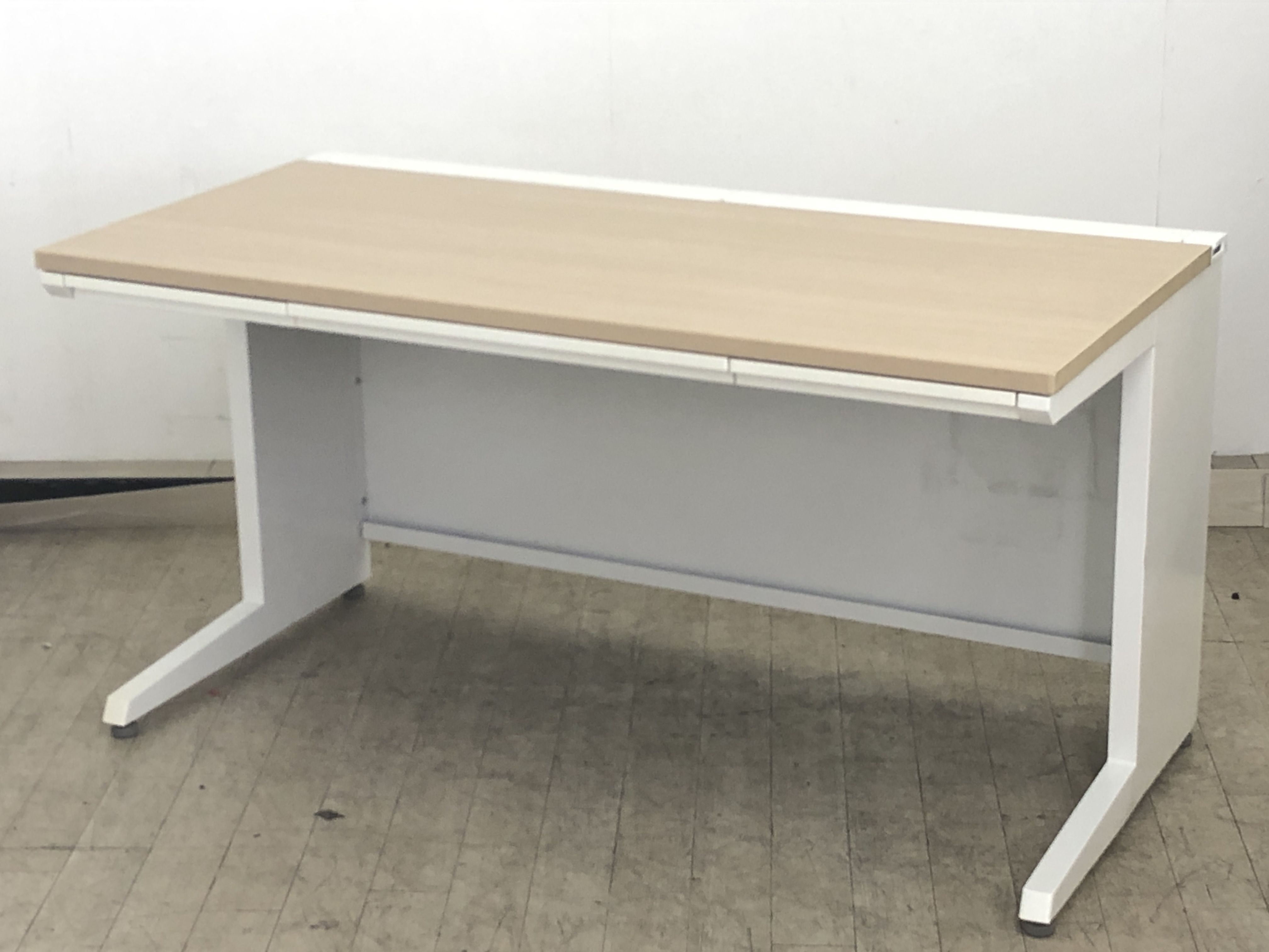 【6台限定】【ついに1400サイズの机が入荷！！】しかも人気のナチュラル天板！■オカムラ/アドバンス/ナチュラル
                        アドバンス
                                    中古
            