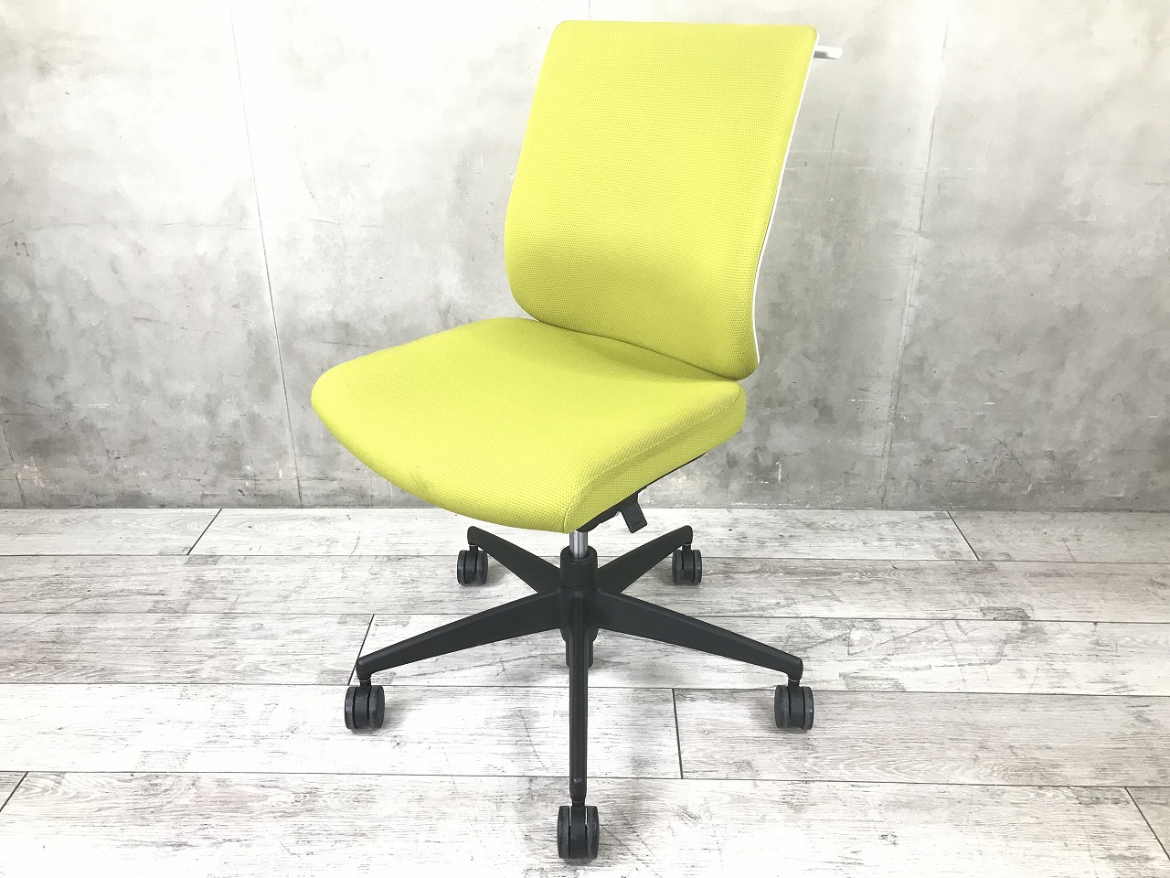 【在庫入替品の為お安く！】オフィスの雰囲気を上げるライトグリーンカラー！ランバーサポート付きで腰をサポート！■コクヨ/ウィザード2/ライトオリーブ
                        ウィザード2
                                    中古
            