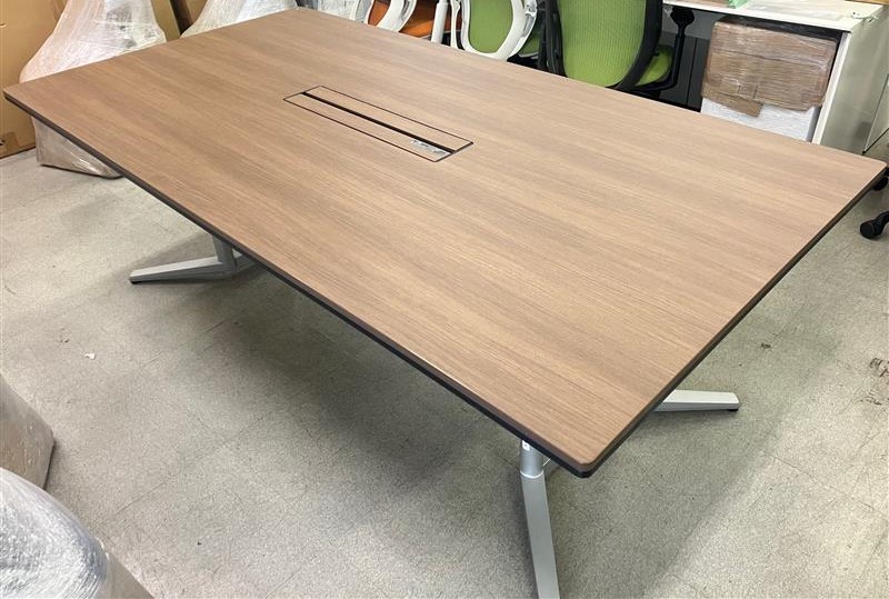 【ラティオⅡ】配線ダクト付きの大型テーブル【2021年製品】【1点のみ】
                        ラティオⅡ
                                    中古
            