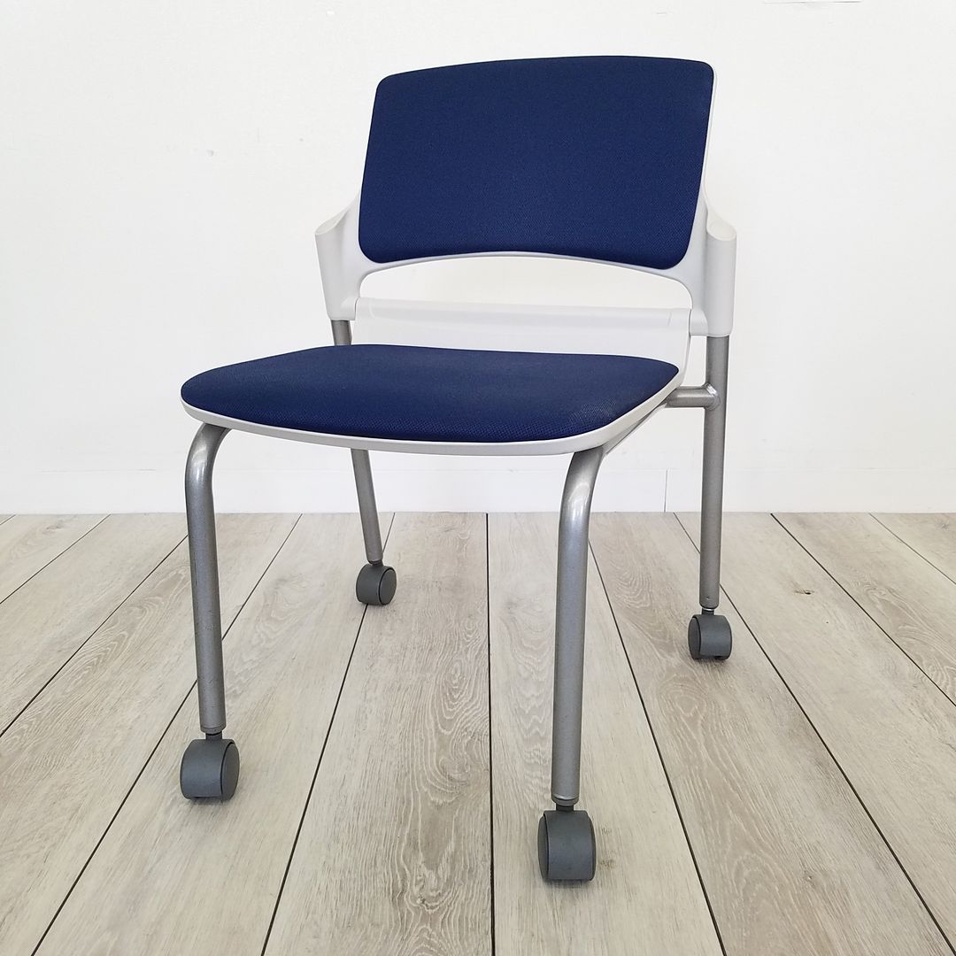 【15脚入荷】ウチダ　定番商品！内田洋行　MFシリーズ　MF-180C　ブルー　スタッキングチェア　オフィス　ミーティング　会議　収納　テーブル　デスク　ワゴン
                        MF-180シリーズ
                                    中古
            