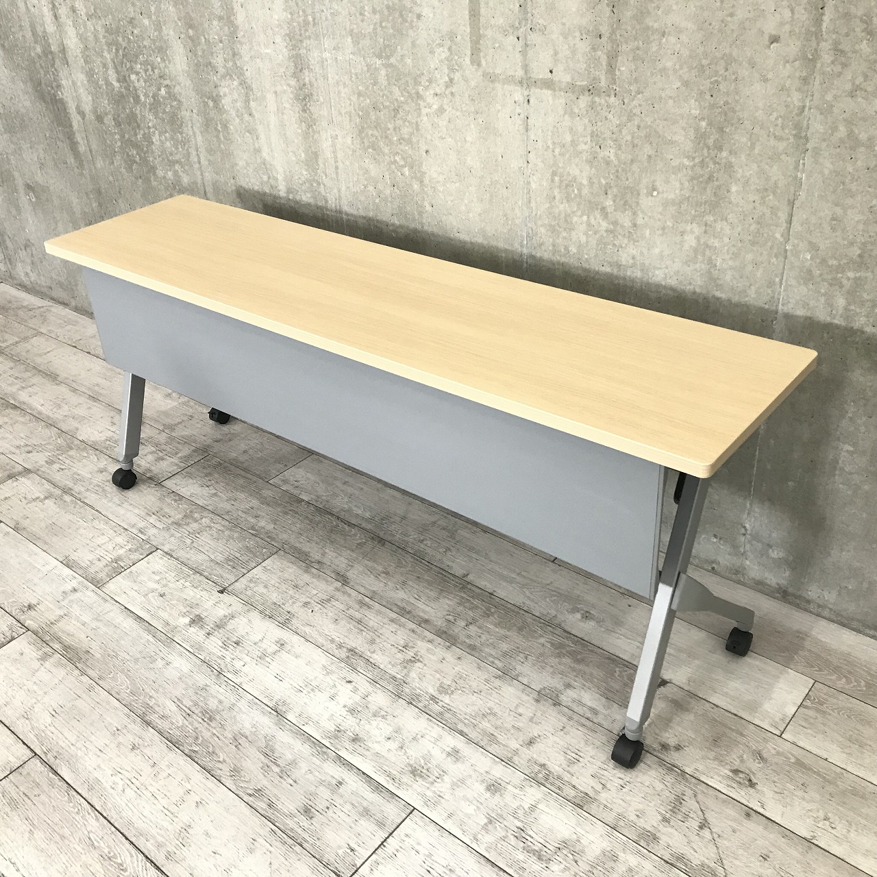 【8台入荷！！】オカムラ製　フラプター　幕板付き　W1800　D450　H720　折りたたみ収納可♪木目が美しいスタックテーブルスリムタイプ!!
                        フラプター
                                    中古
            