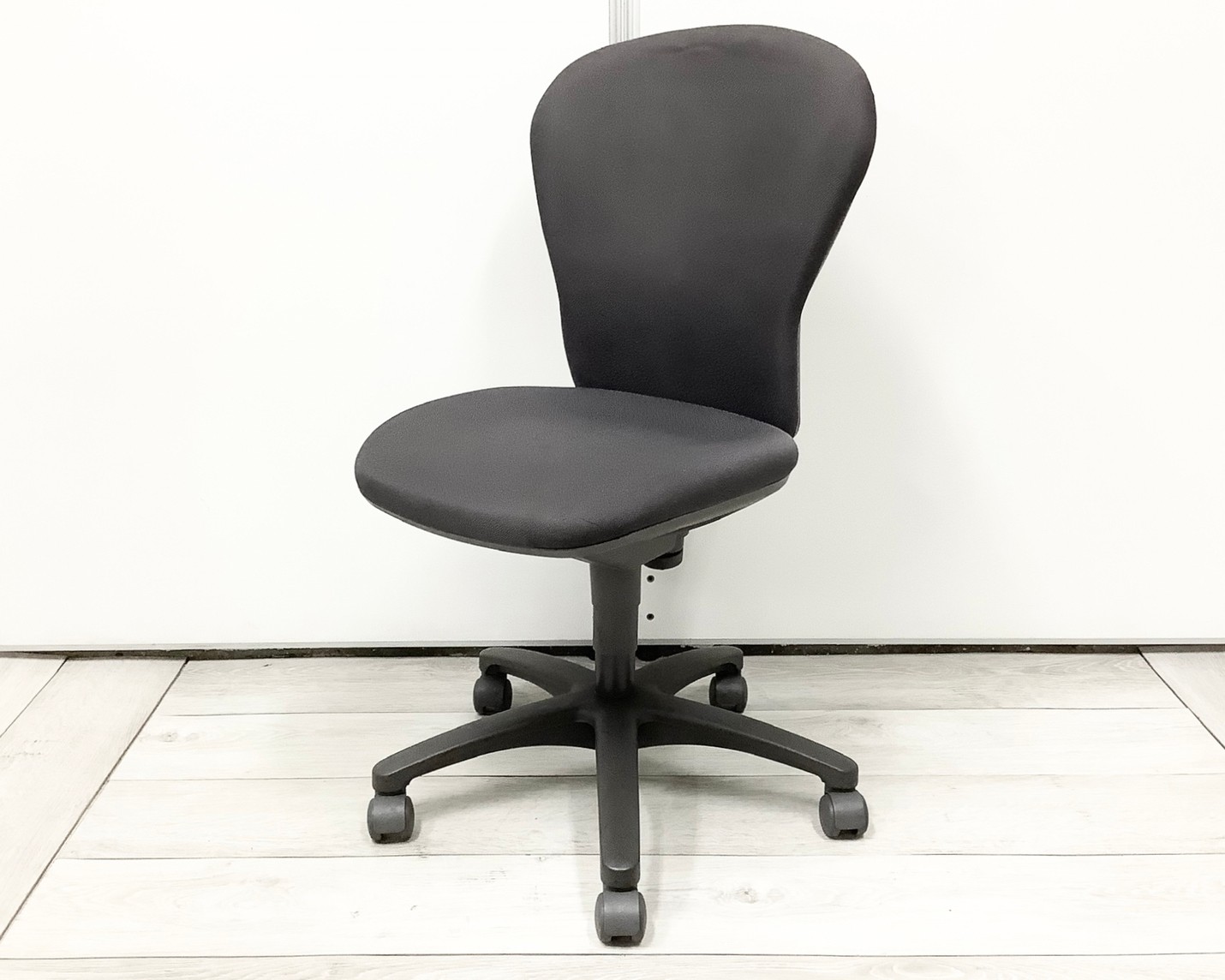 人気／定番　◆KOKUYO／コクヨ　◆LEGNO／レグノ ※横浜本店撮影画像※
                        レグノチェア
                                    中古
            