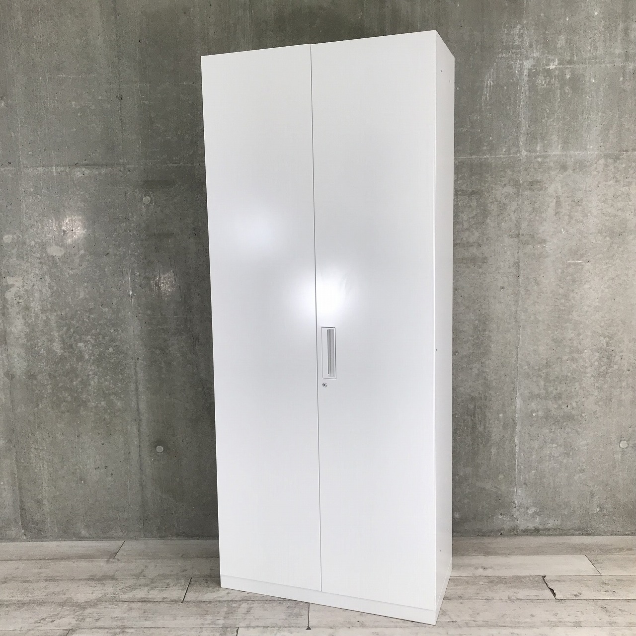 【貴重品入荷！】入荷の珍しいワードローブ！衣服や荷物の収納に便利！
■コクヨ/エディア/ニューグレー
                        エディアロッカー
                                    中古
            