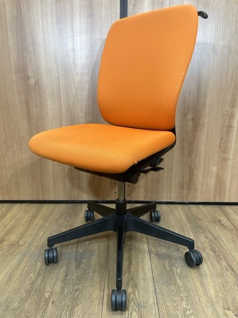【中古では希少なオレンジカラー！まとめて6脚ご用意できます！！】イトーキ　フルゴ　オレンジ　肘無し　ハイバック　クッション　
                        フルゴ
                                    中古
            