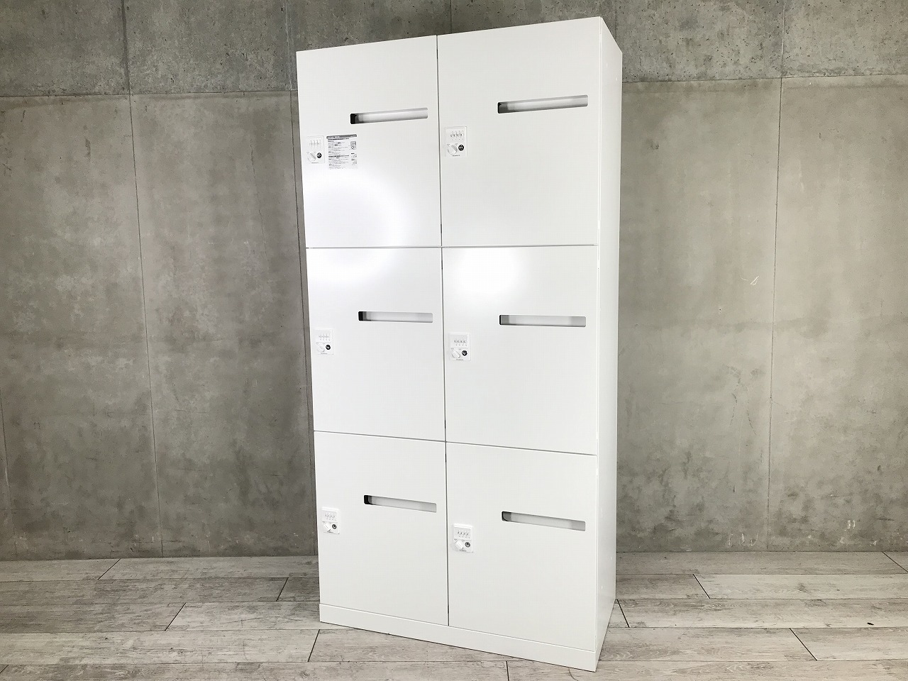 【ダイヤル錠ロッカー】オカムラ/レクトラインシリーズ/6人用パーソナルロッカー/ダイヤル錠/ホワイト
                        レクトラインロッカー
                                    中古
            