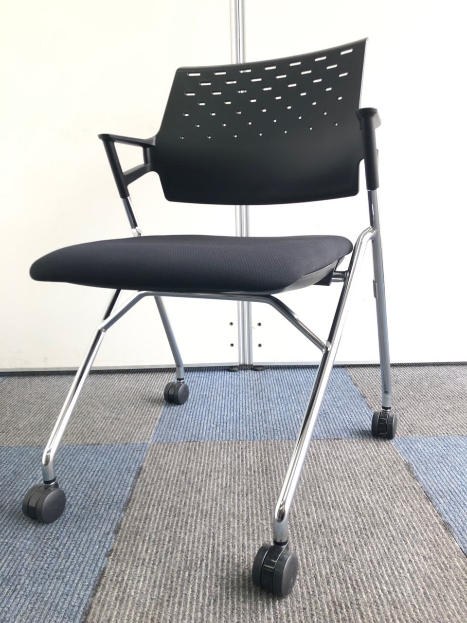 ミーティングスペースの必需品【背もたれには通気口あり、背中の蒸れ防ぎます。】
                        ピエガ
                                    中古
            