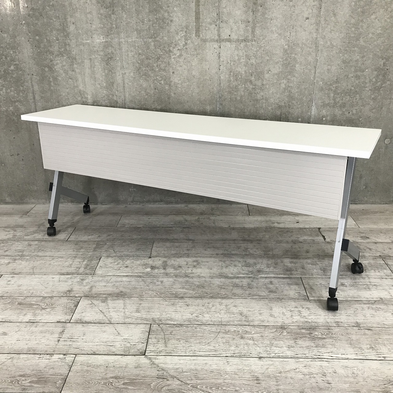 【8台入荷！！】内田洋行の人気サイドスタックテーブルが入荷！
                        プラッテ
                                    中古
            