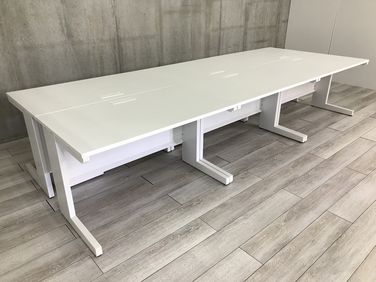 【関東倉庫在庫品】内田洋行製・『スカエナ』6人でご使用頂けます！1人当たり《W1200》サイズ仕様。フリーアドレスと同じような要領でご使用！簡単に使用人数を増加でき、スタンダードなデスクでコミュニケーションアップ！！オールホワイトで開放感のあるオフィスを！！弊社使用欄【A00875690】【A00874926】【A00885403】
                        スカエナ
                                    中古
            