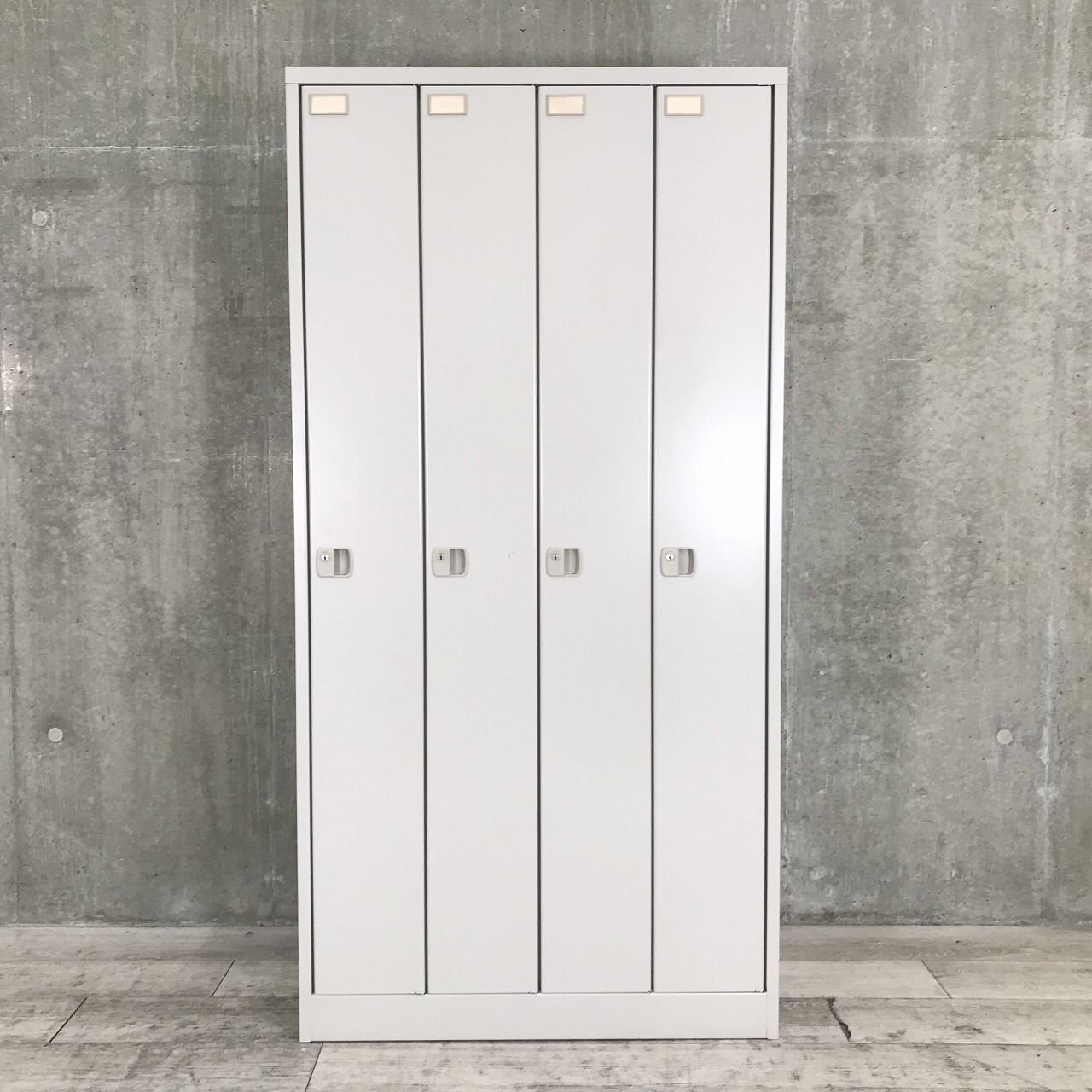 【スタッフ増員の際にオススメ！】■イトーキ製　4人用ロッカー　■スタンダードなデザインで高品質！
                        L型
                                    中古
            