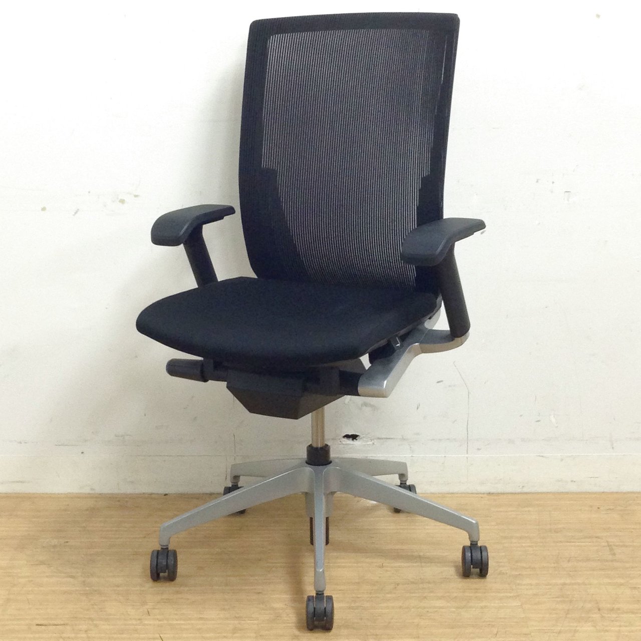 【中古】ヴェントチェア イトーキ/ITOKI 肘付ハイバックチェア 396384