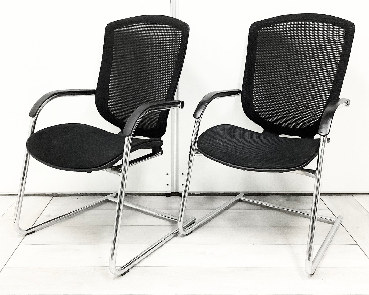 【セット商品（2脚＝1セット）】大人気／定番／高級チェア　◆Okamura／オカムラ◆Contessa／コンテッサ ※横浜本店撮影画像※
                        コンテッサチェア
                                    中古
            