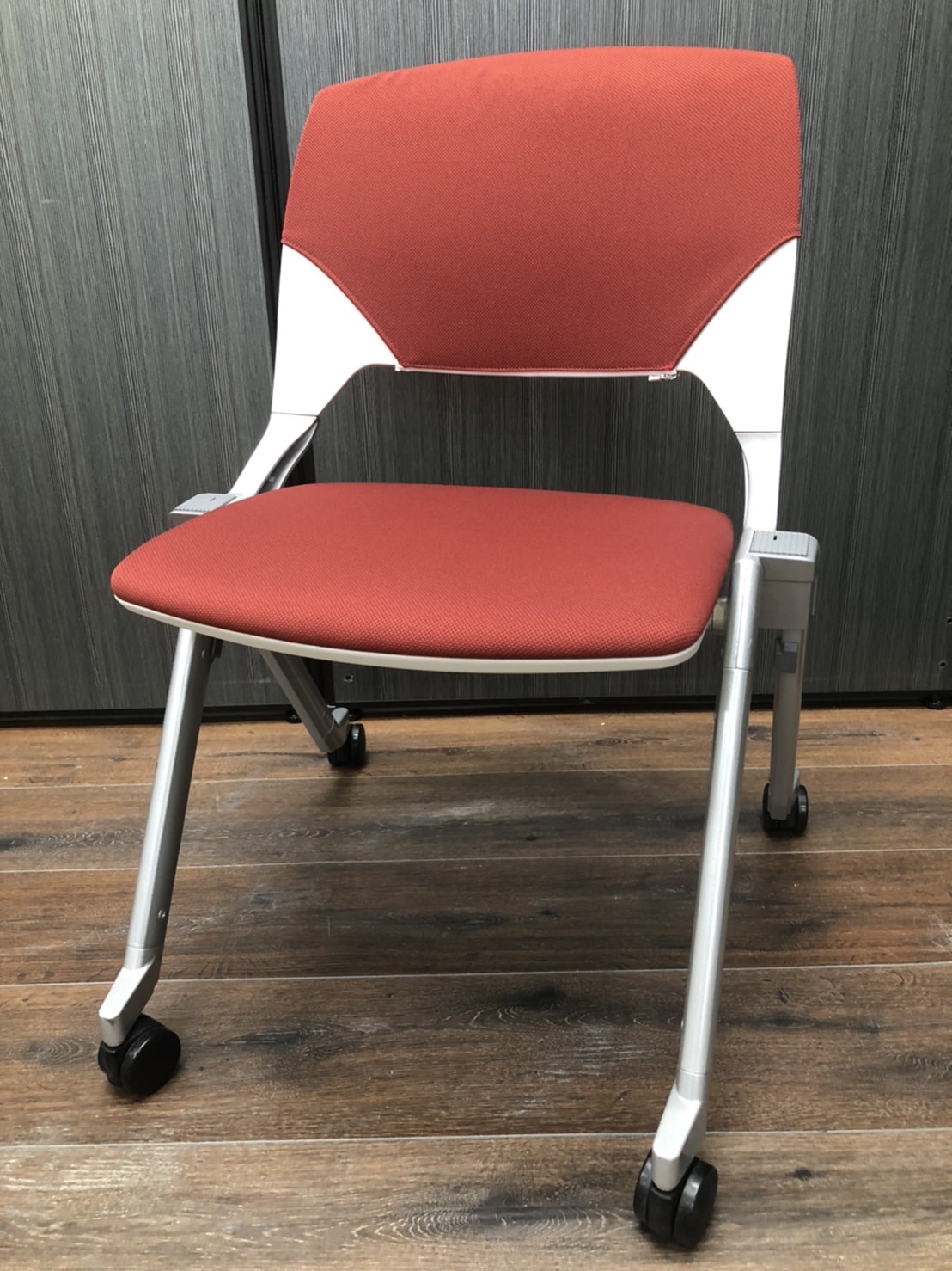 会議用チェア　ネスティングも可能です。内田洋行製　FM-320
                        FM-320シリーズ
                                    中古
            