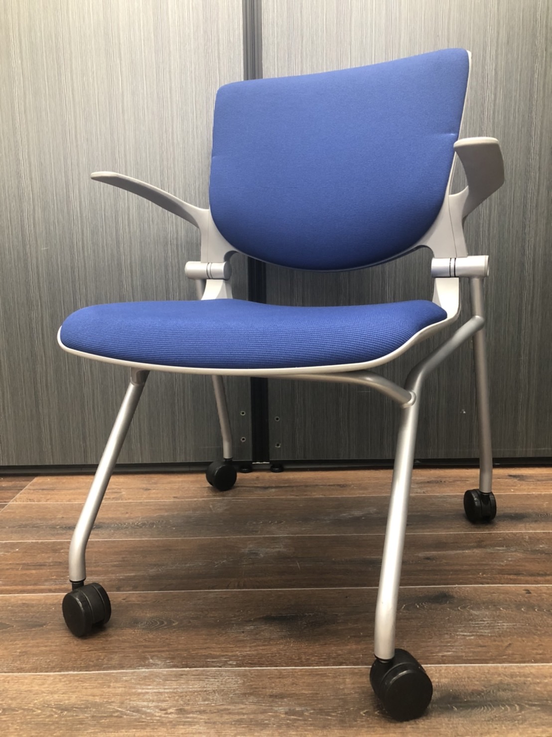 グッドデザイン賞受賞のスタイリッシュチェア！！ネスティングタイプでコンパクトに収納可能！！
                        グラータチェア
                                    中古
            