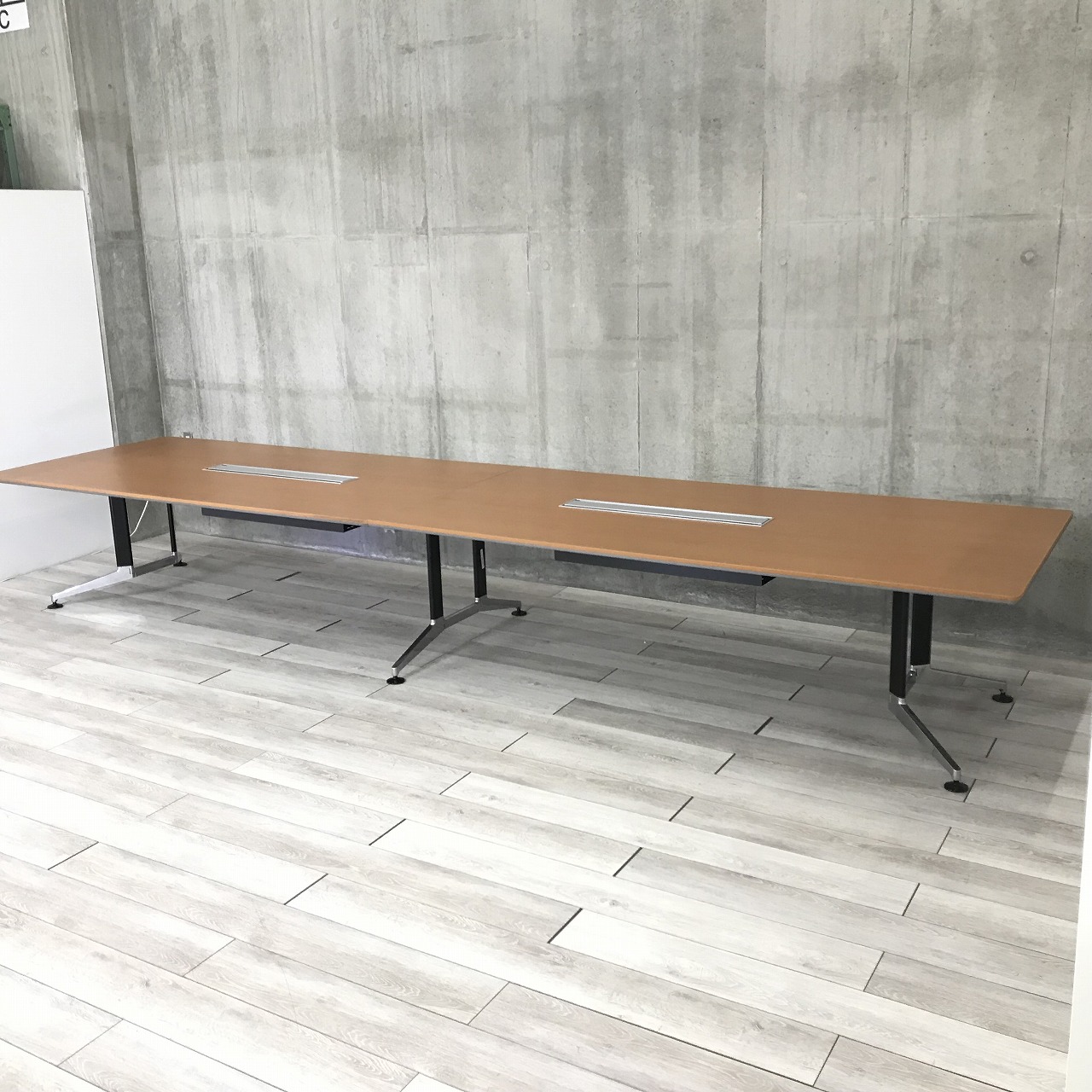 【多人数での会議に対応！】■コクヨ製　会議用大型テーブル　W4800×D1200mm　配線ボックス付　
                        WT-110/200/300
                                    中古
            