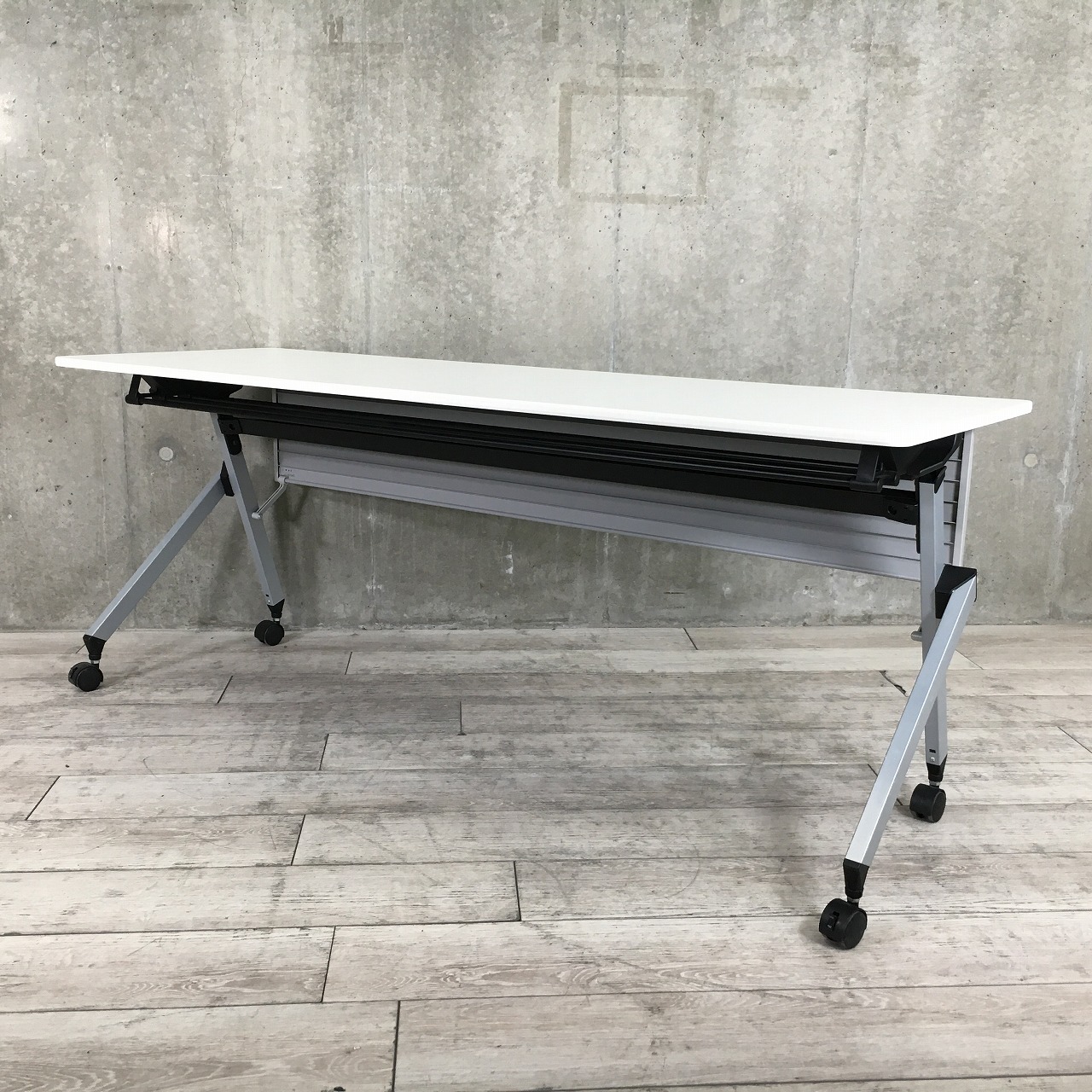 【横幅1500×奥行600】イトーキ/HXシリーズ/ホワイト/幕板付き
セミナーや会議室におすすめ！
                        HXシリーズ
                                    中古
            