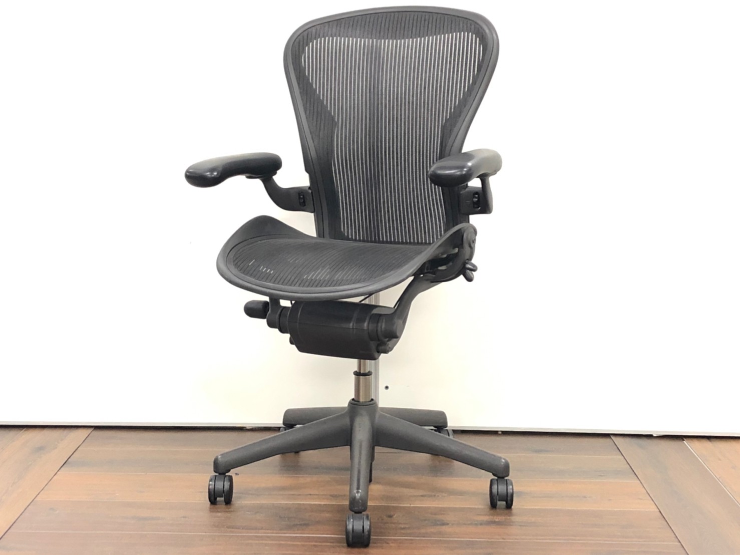 【中古】アーロンチェア Herman Miller/ハーマンミラー 肘付