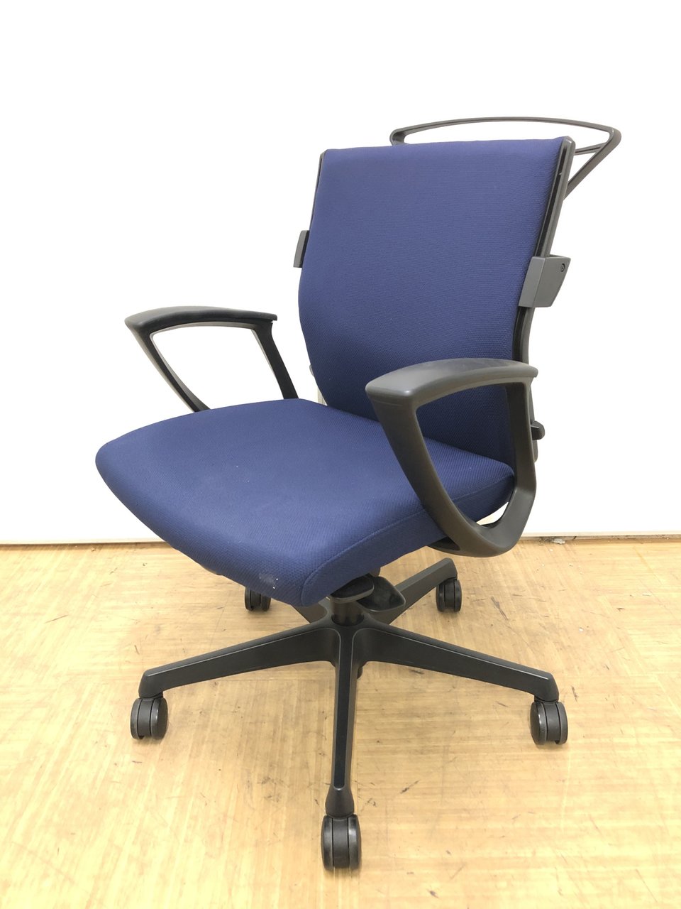 【高いコストパフォーマンス】肘付きローバックチェア【ハンガー付きで上着のシワも防ぎます】
                        エスクード
                                    中古
            