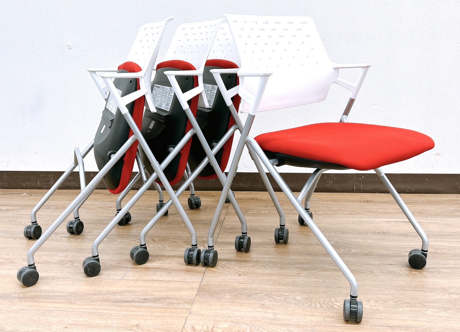 【4脚セットが2セット入荷】鮮やかなカラーのセットピエガ（Piega）お得4脚おまとめセット◆コクヨ製【RP】
                        ピエガ
                                    中古
            